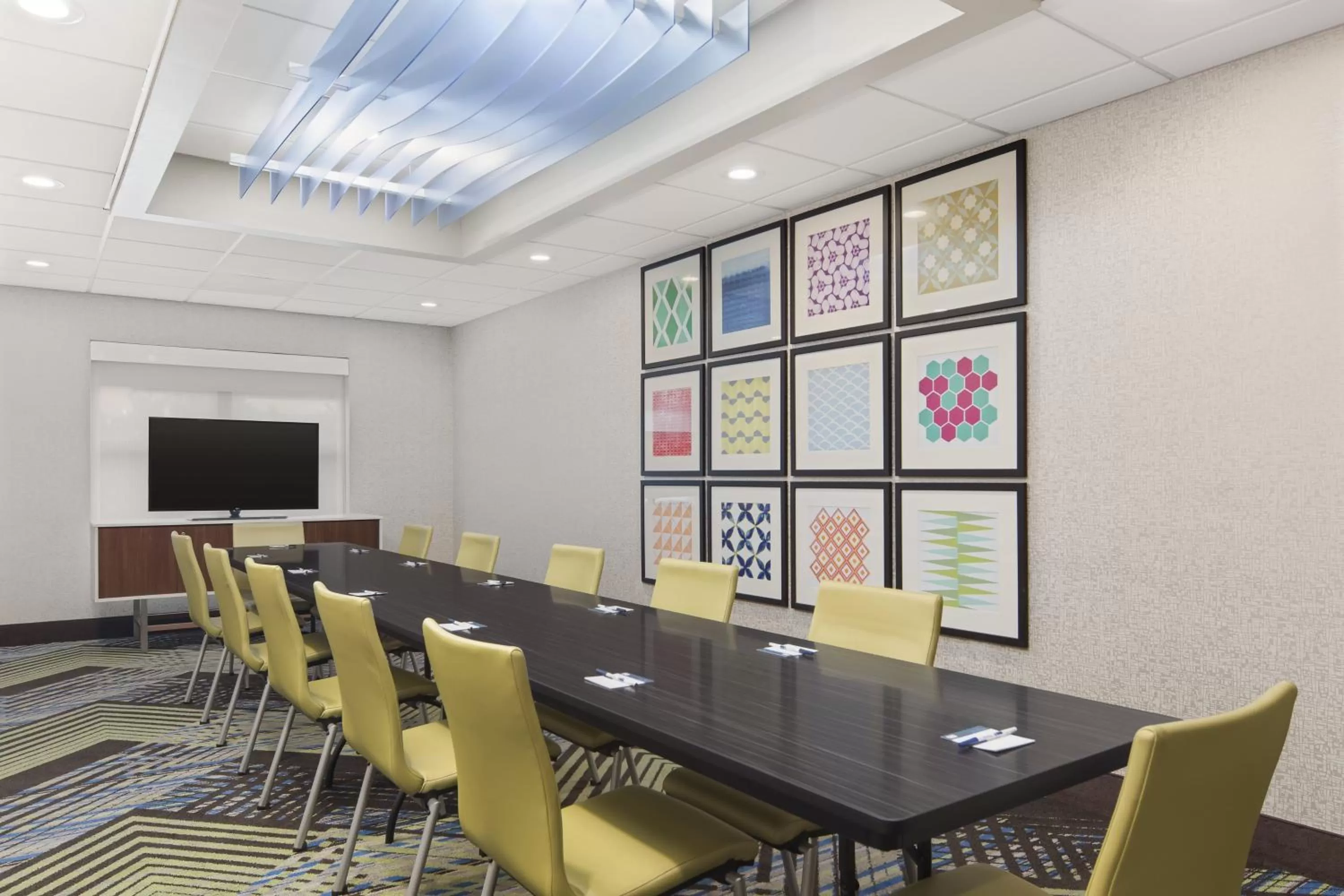 Meeting/conference room in Holiday Inn Express Hotel & Suites Byron by IHG