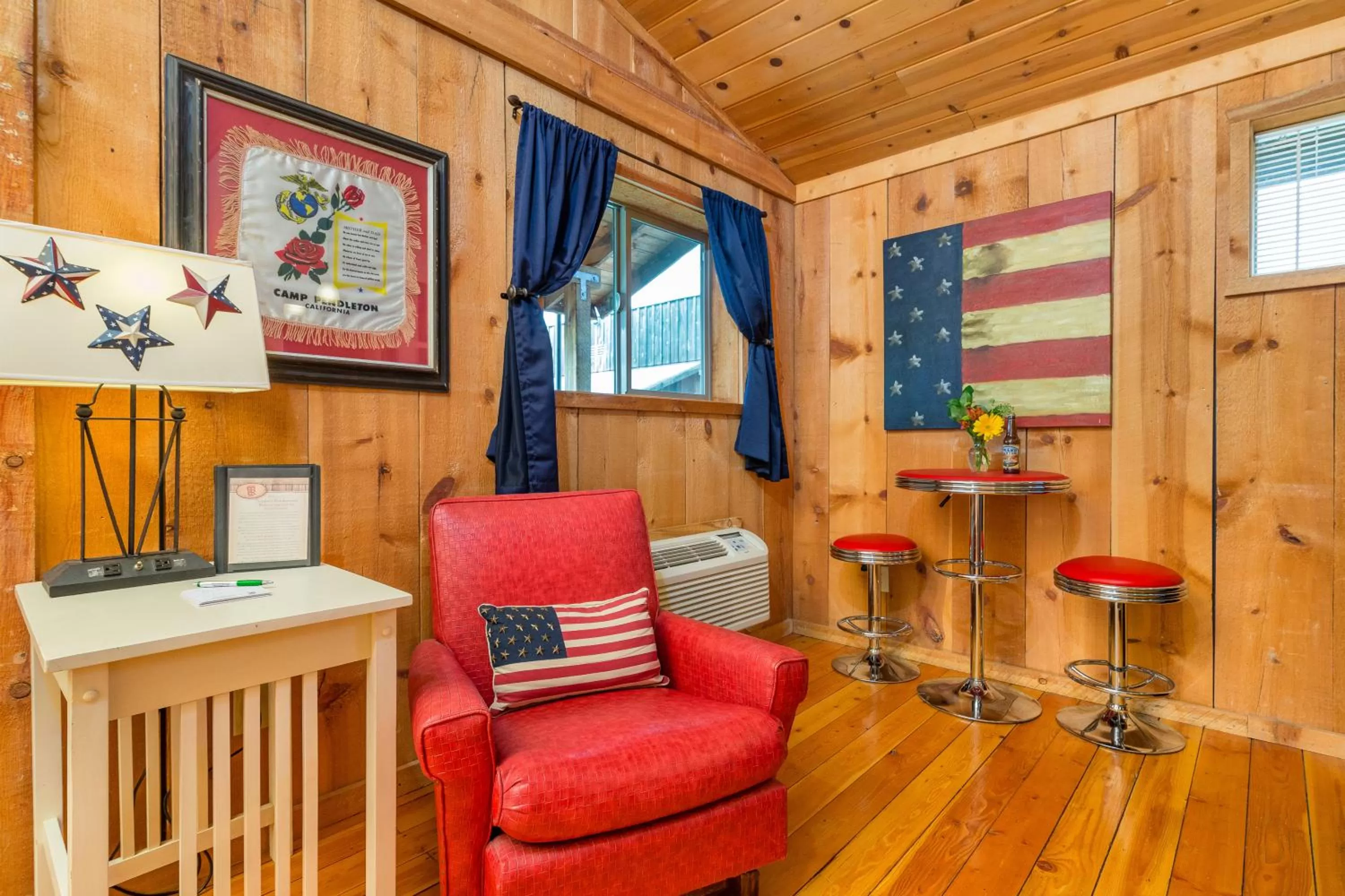 Seating area in Trapper's Rendezvous