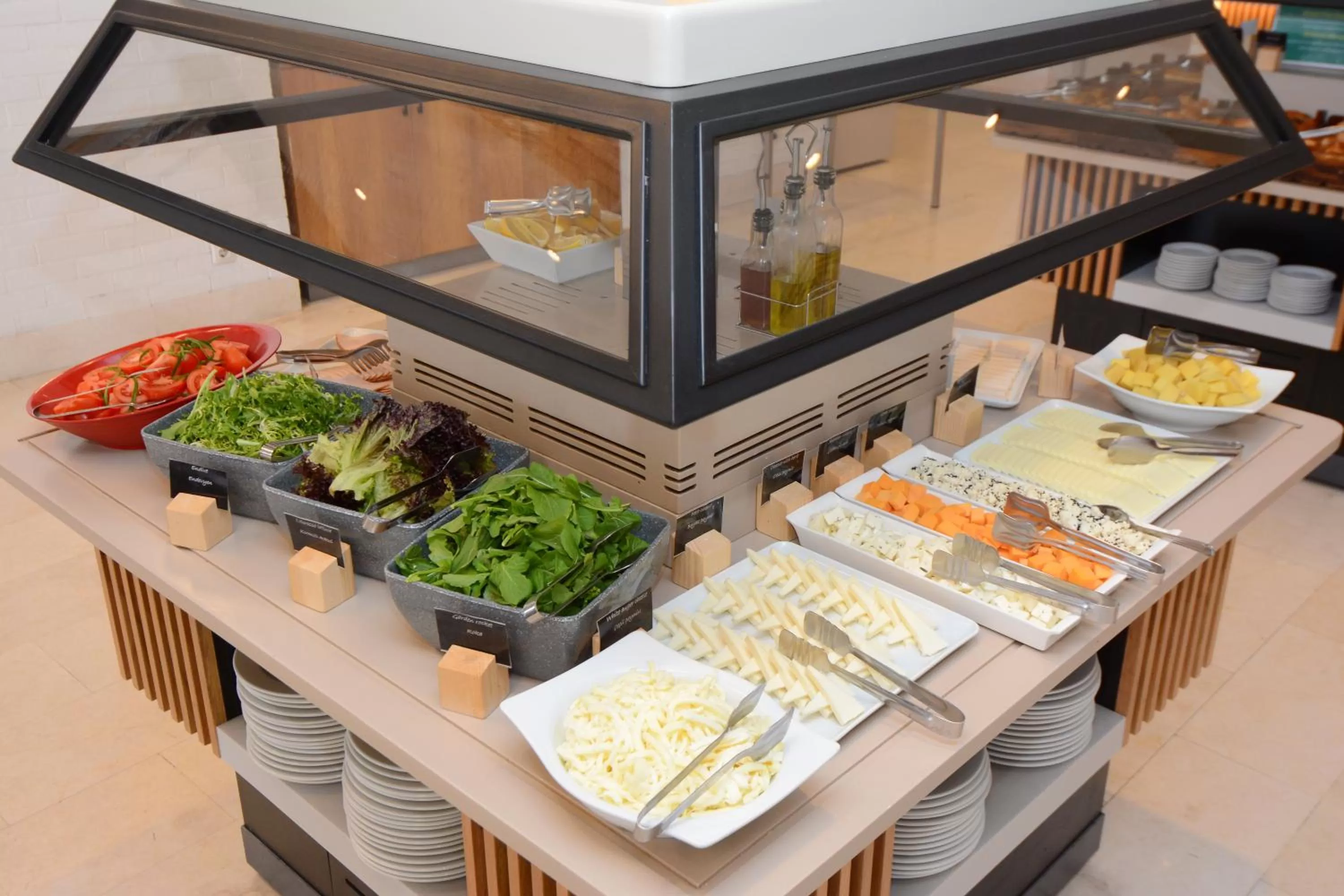 Restaurant/places to eat in Holiday Inn Istanbul City by IHG