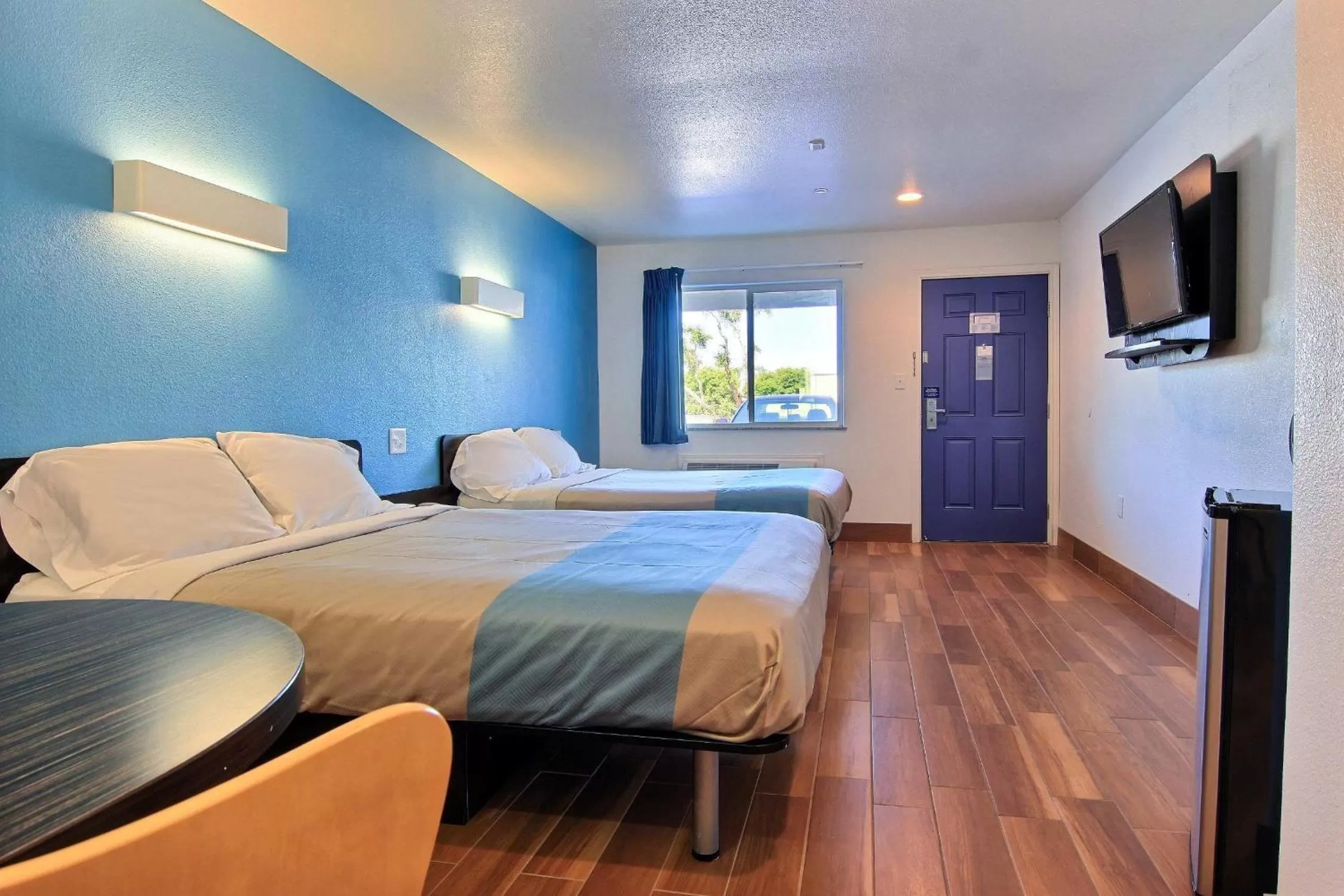 Photo of the whole room, Bed in Motel 6-Rockport, TX