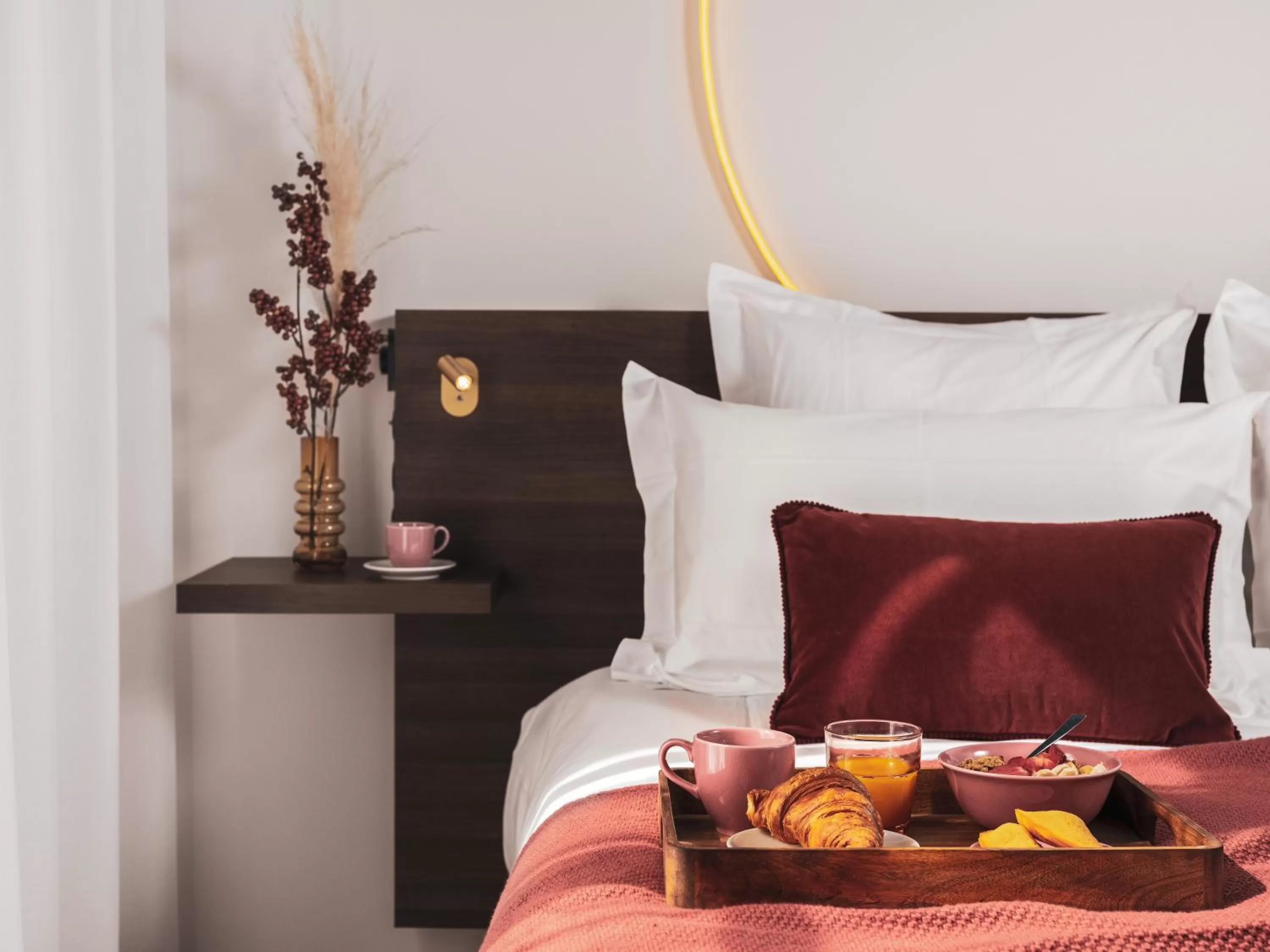 Bed in Seven Hotel Paris