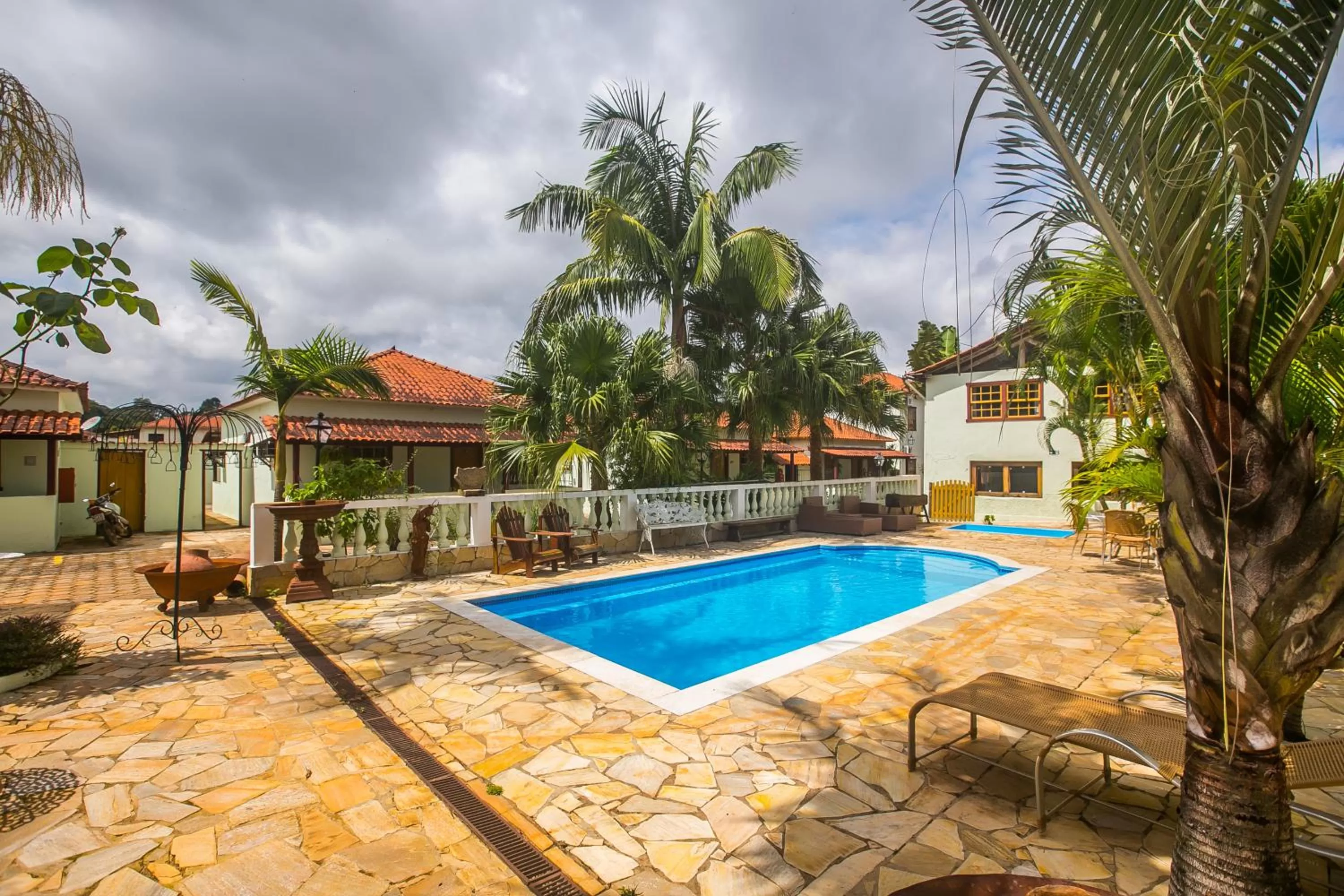Swimming pool in Pousada Neuza Barbosa