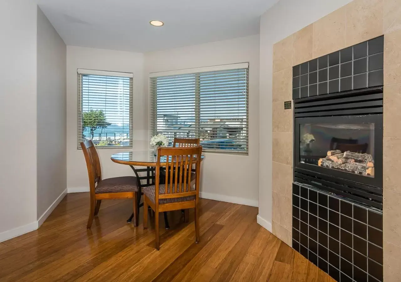 Deluxe King Room in Little Sur Inn Deluxe King Room in Little Sur Inn