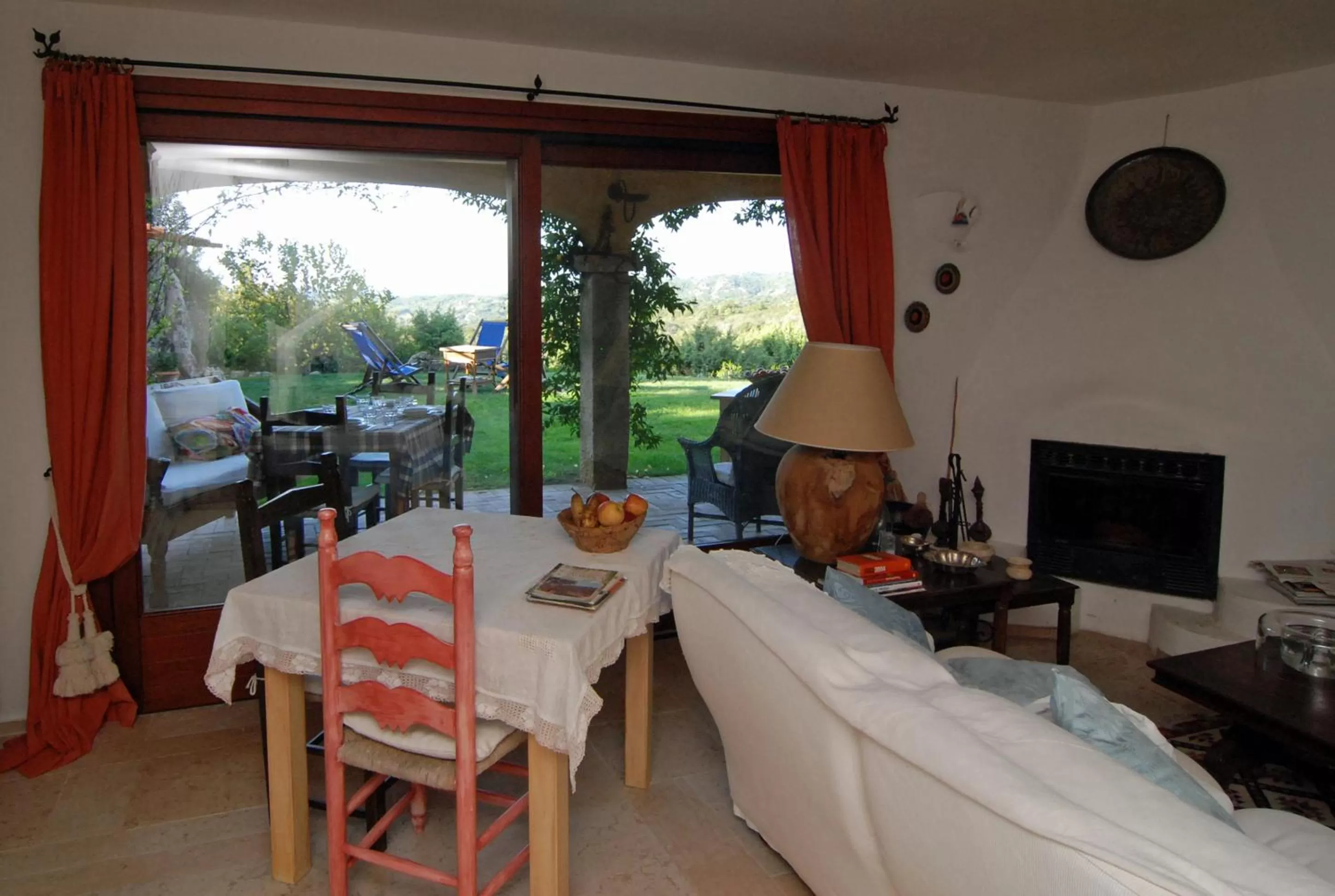 Communal lounge/ TV room in B&B La Murichessa