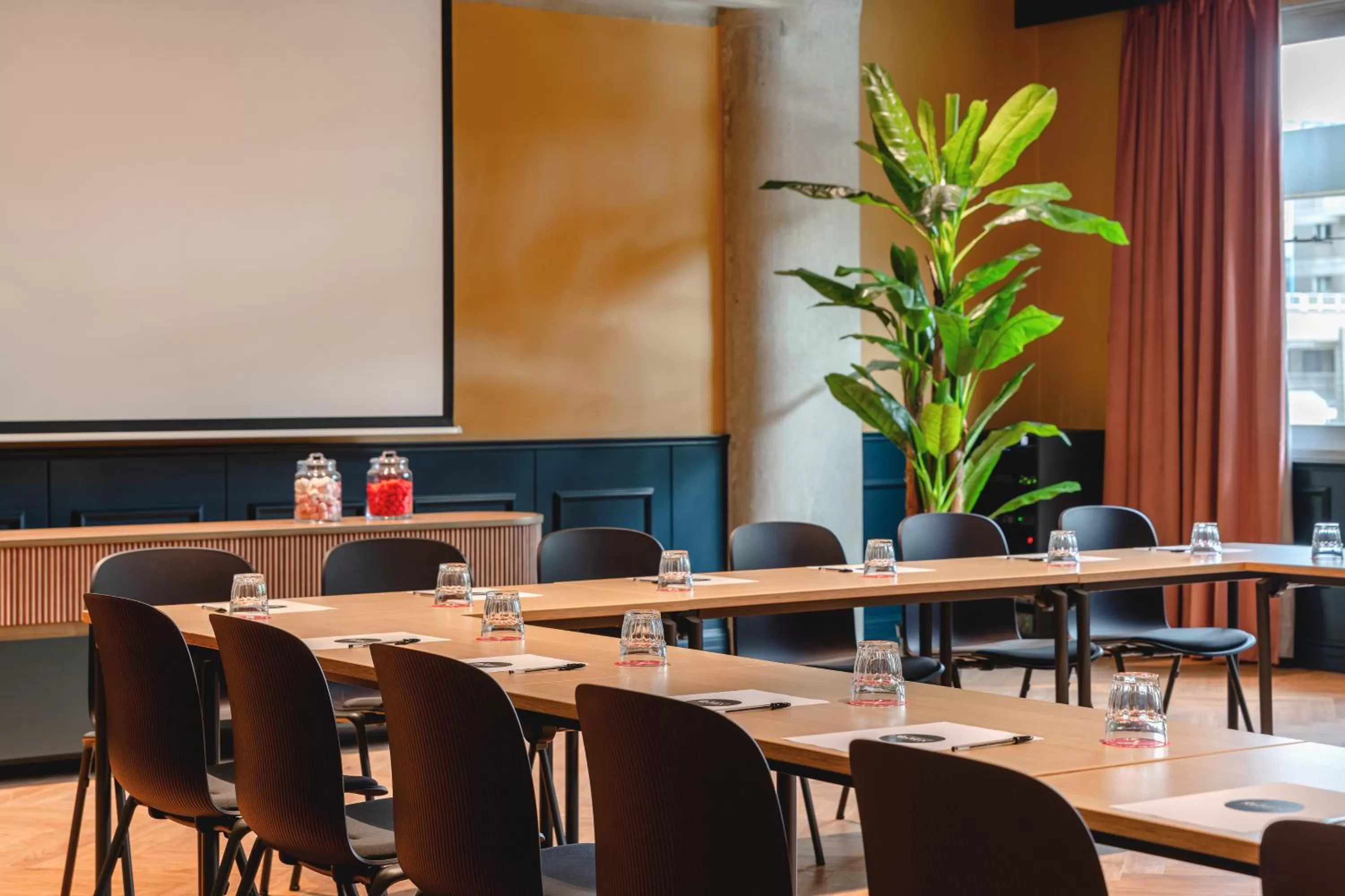 Meeting/conference room in The ReMIX Hotel