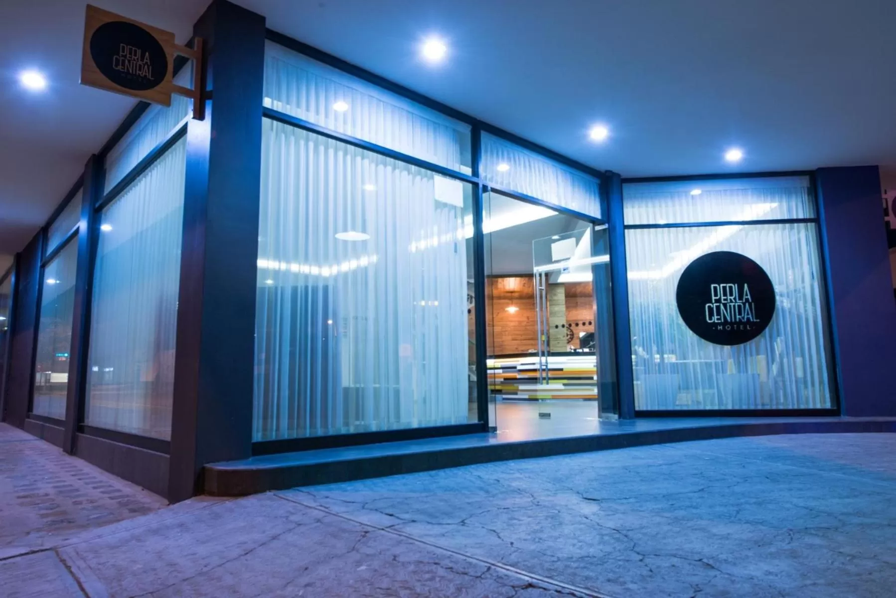 Facade/entrance in Hotel Perla Central