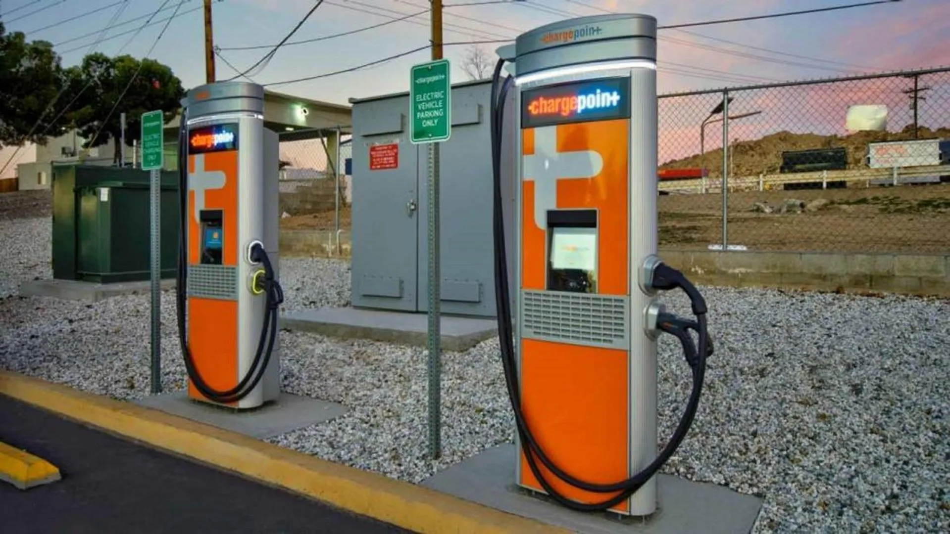 Parking in Studio 6 Victorville - Apple Valley