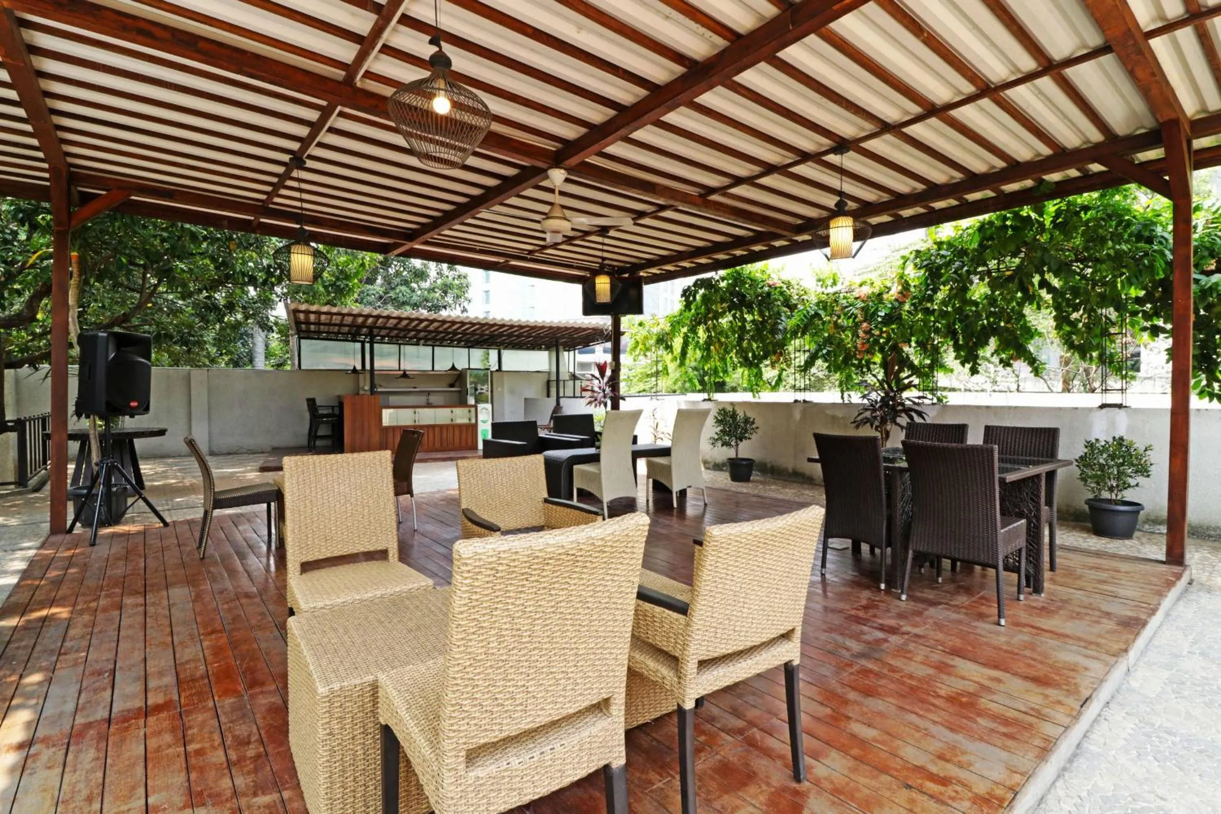 Restaurant/places to eat in Pejaten Valley Residence