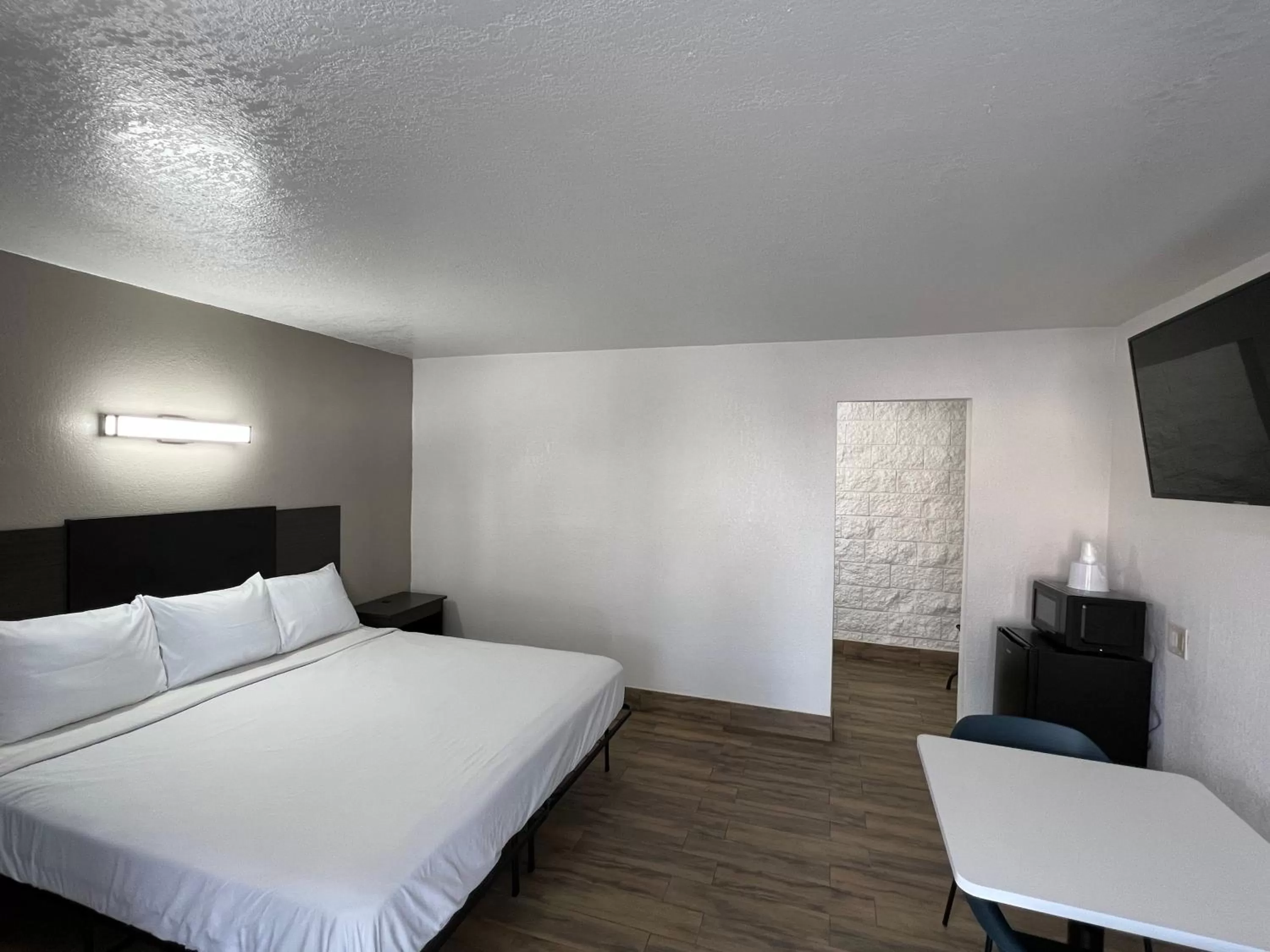 Bed in Motel 6-Orange, CA - Anaheim