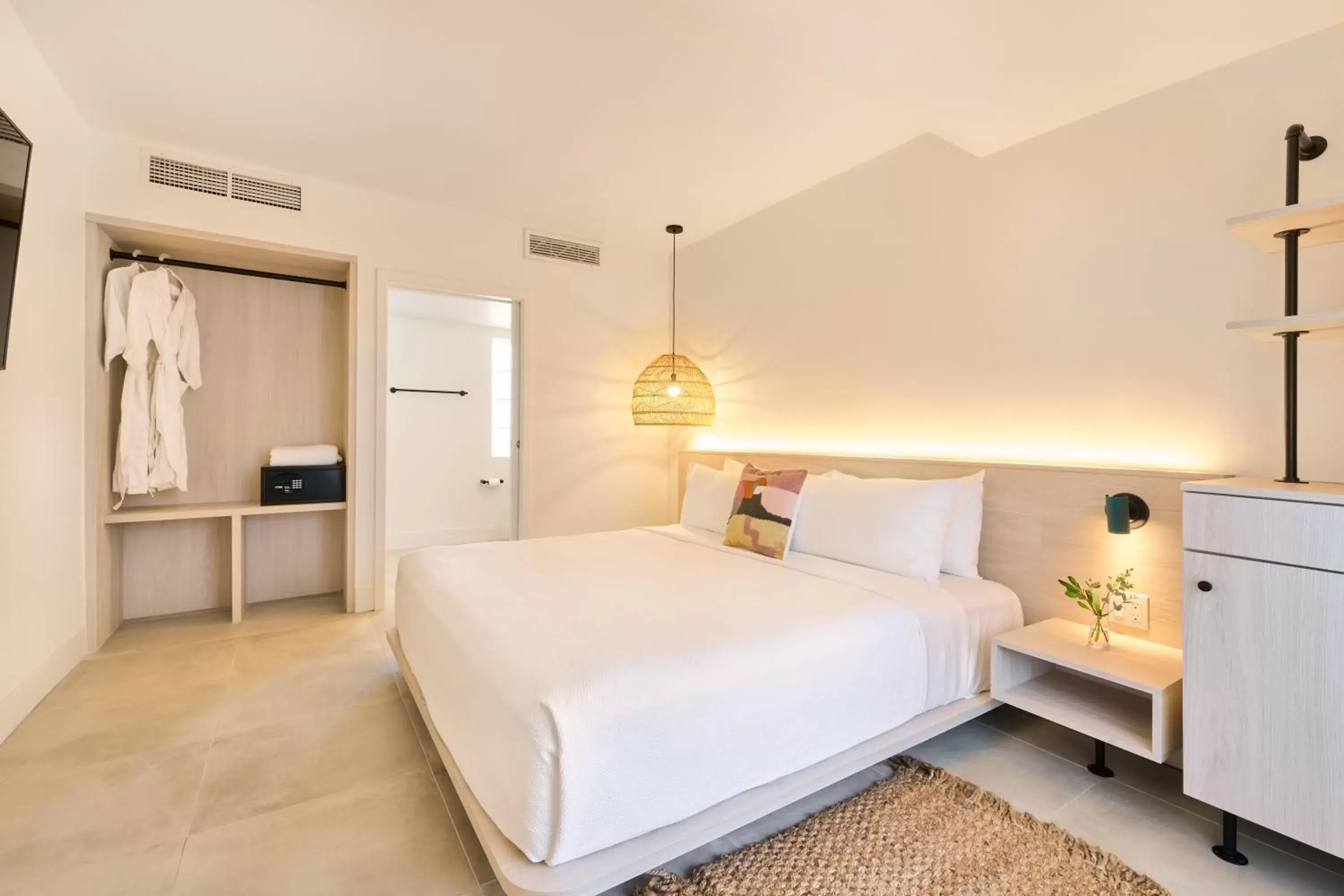 Accessible Courtyard Superior King in Hotel Greystone - Adults Only Accessible Courtyard Superior King in Hotel Greystone - Adults Only