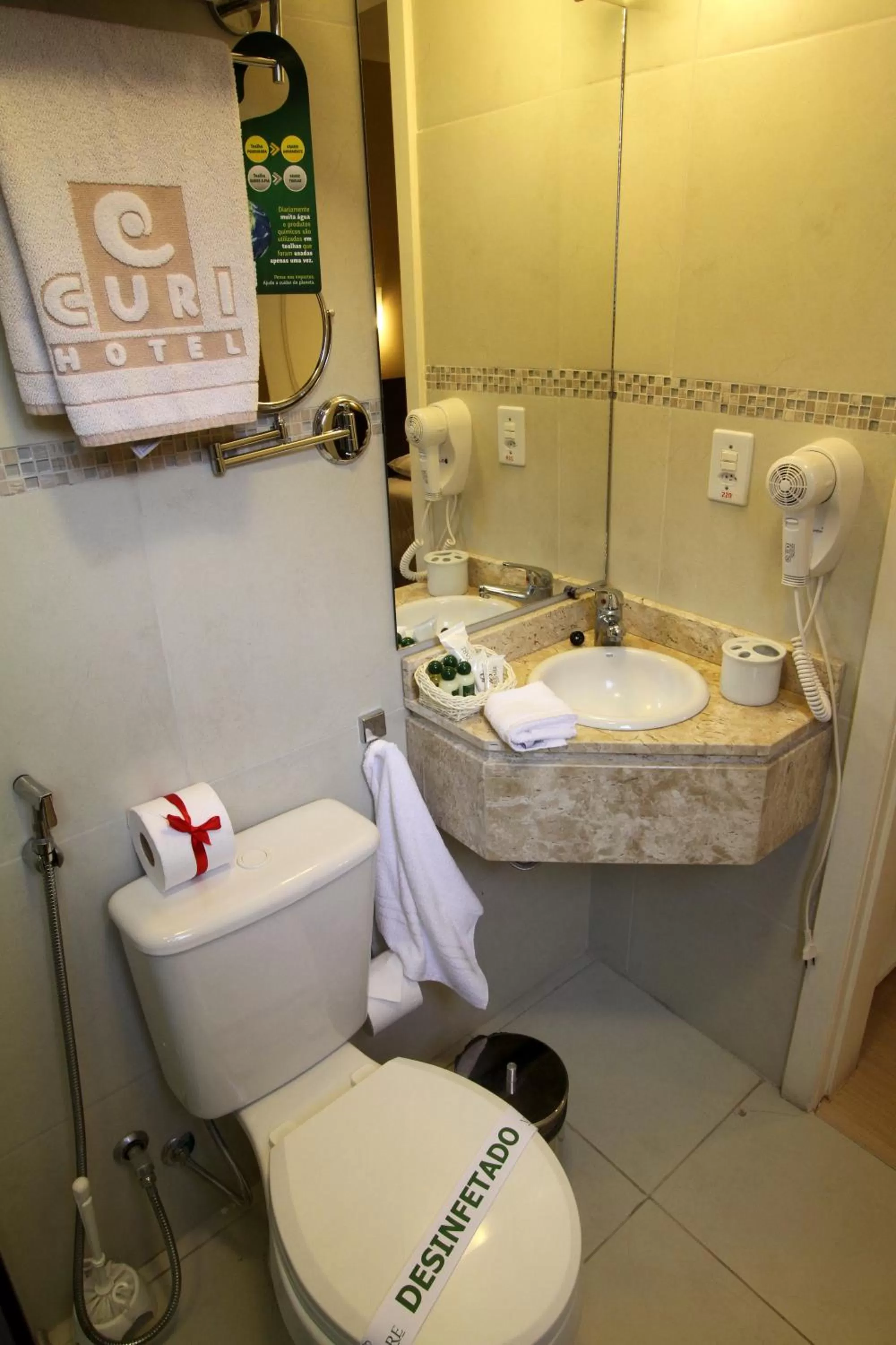 Bathroom in Hotel Curi Executive