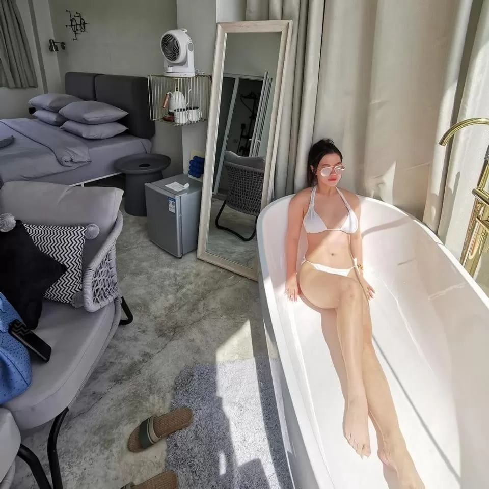 People, Bed in Sugarsea Inn & Dive shop