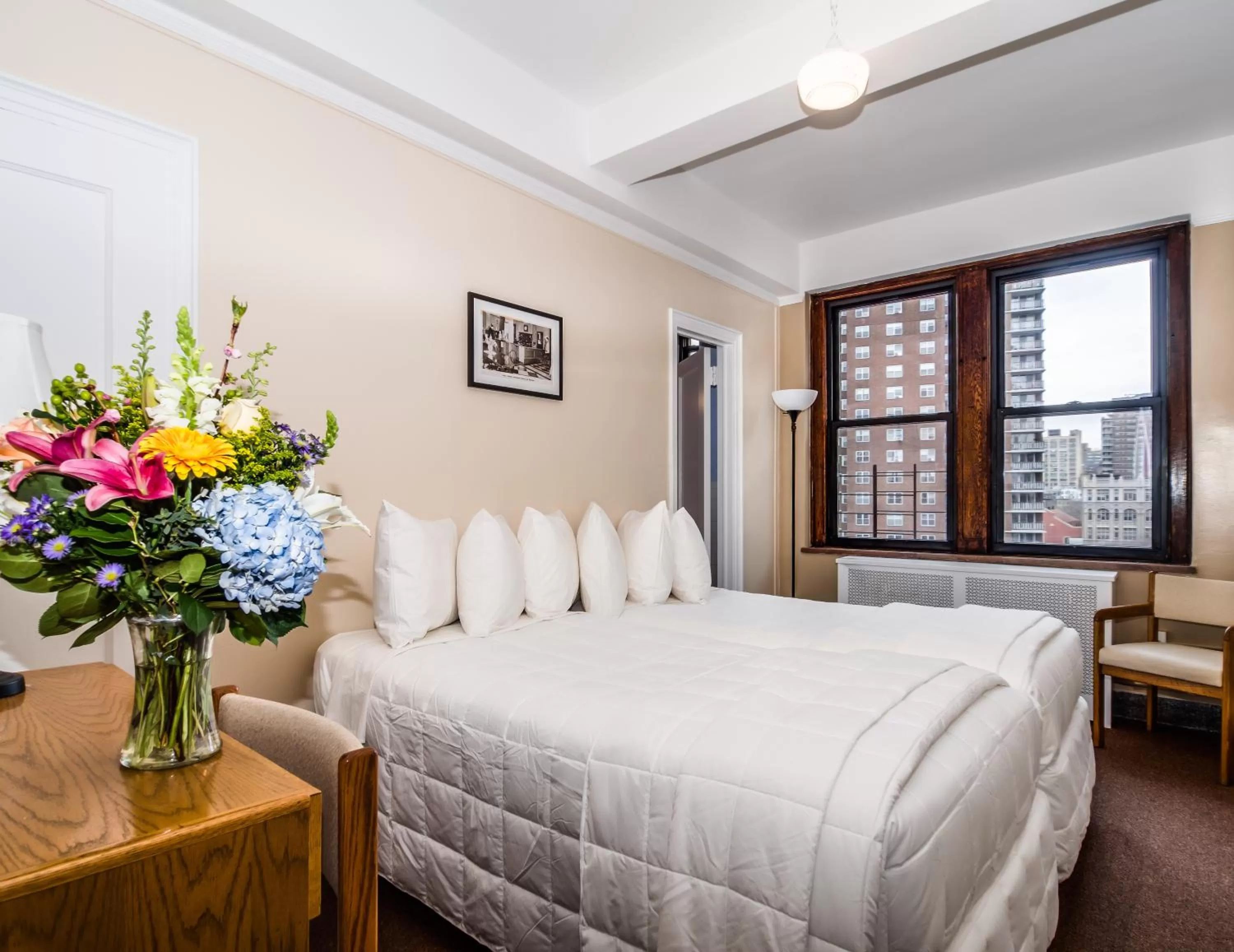 Bedroom, Bed in Leo House