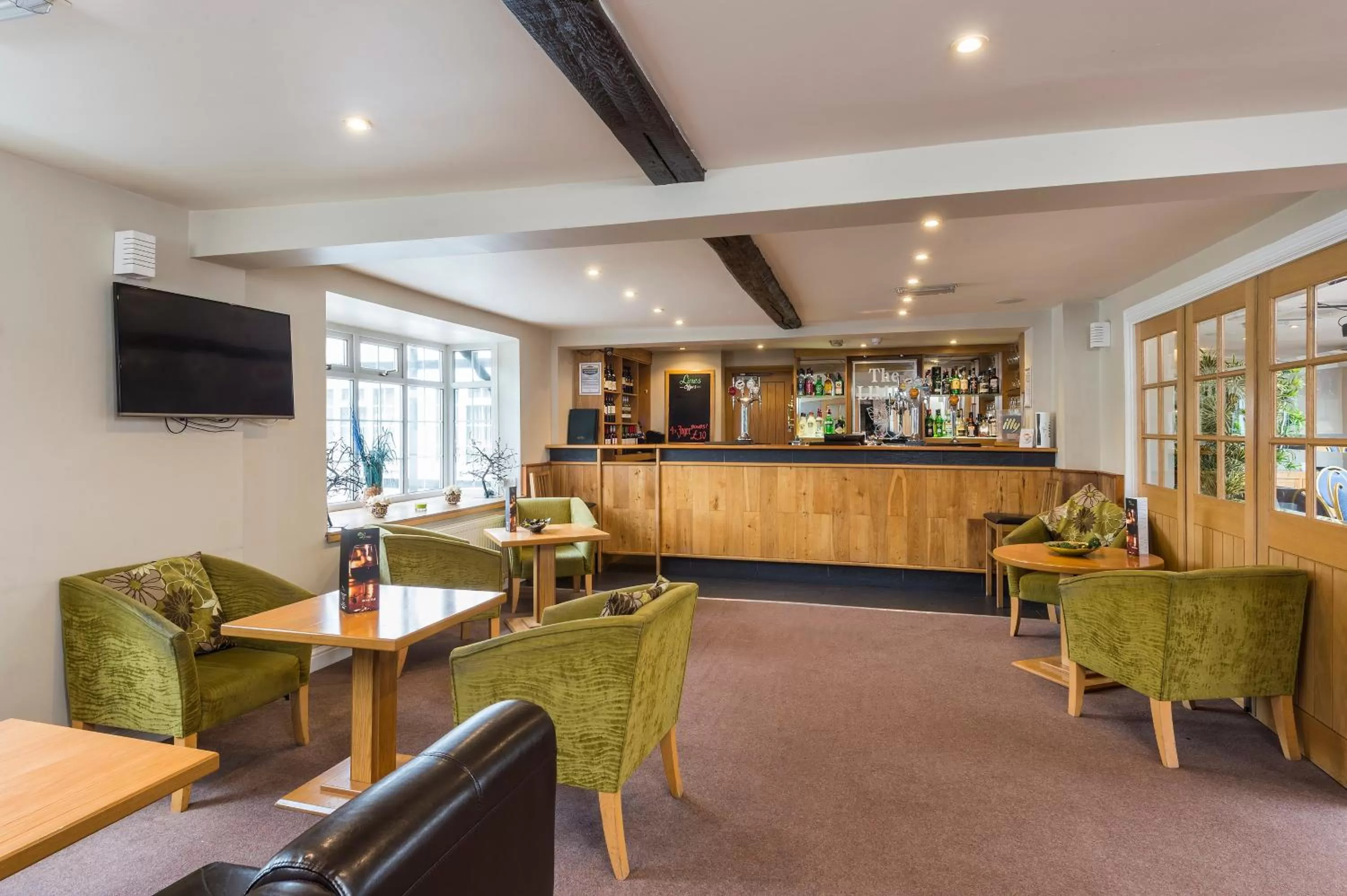 Lounge or bar in The Limes Country Lodge Hotel & Admiral Restaurant