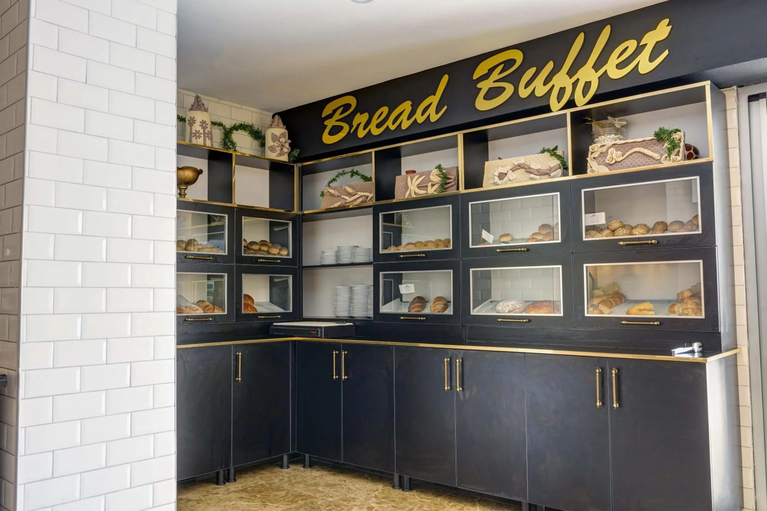 Restaurant/places to eat in Tac Premier Hotel & Spa