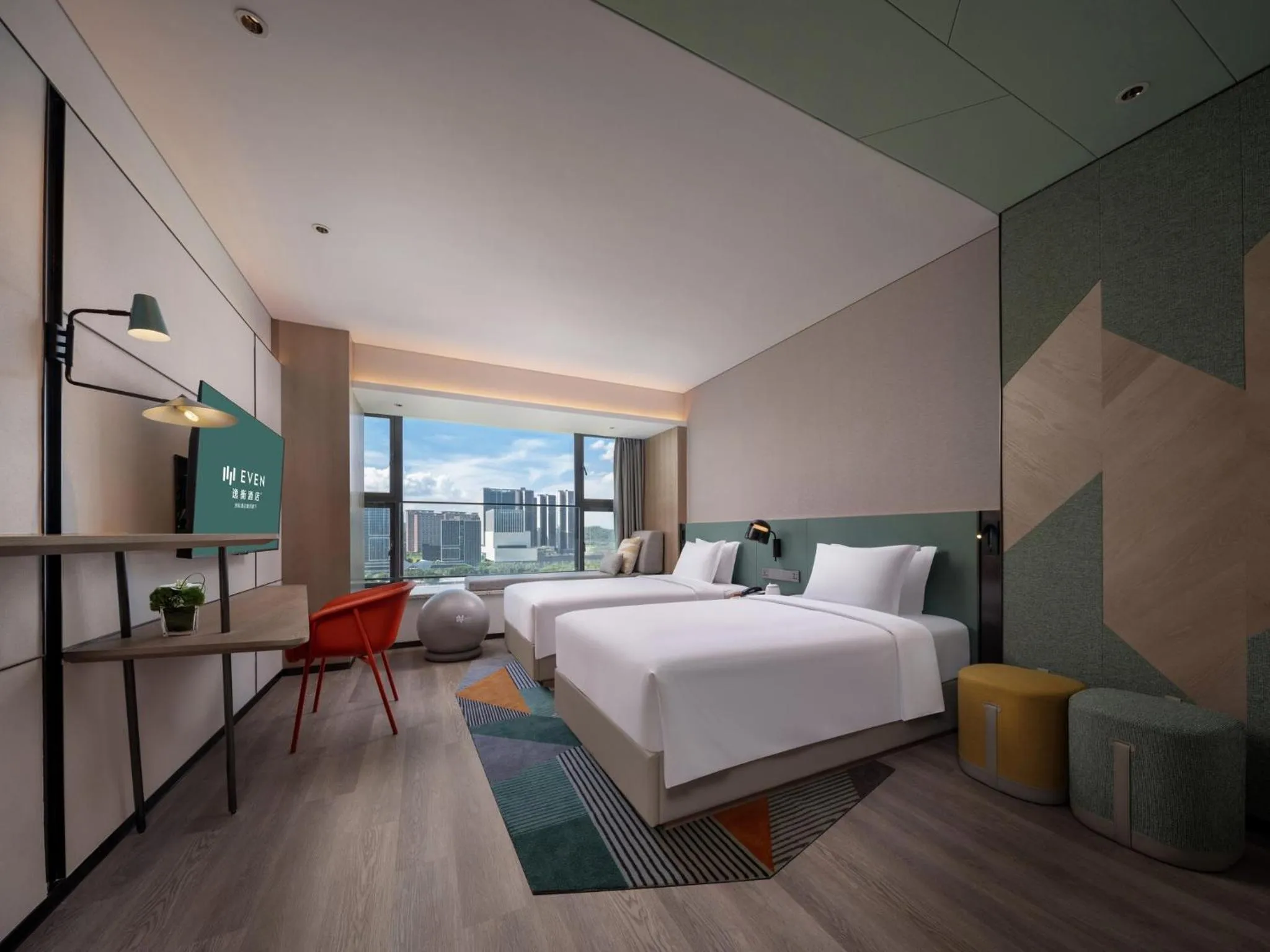 Photo of the whole room, Bed in EVEN Hotels Shenzhen Guangming Cloud Park by IHG