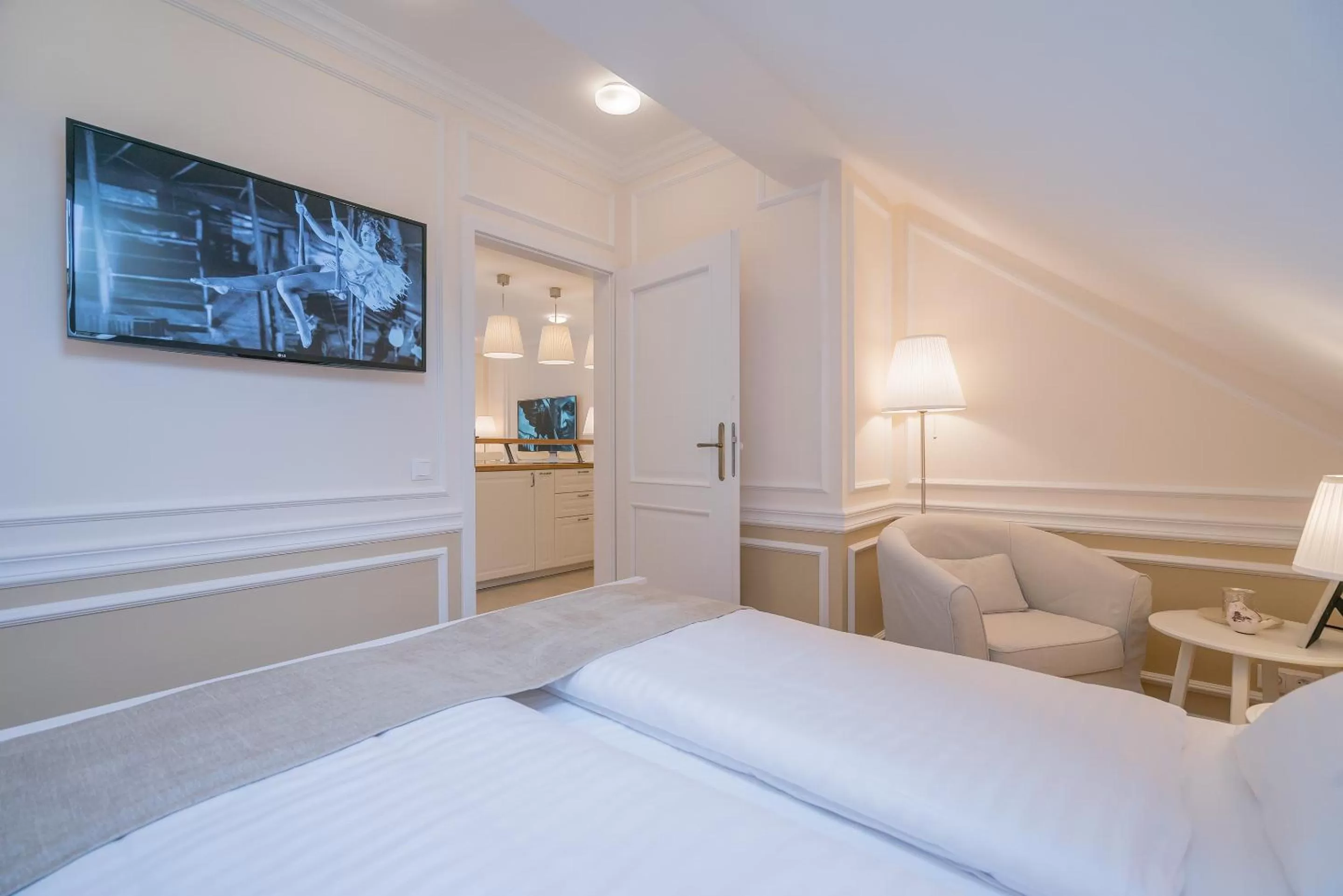 TV and multimedia, Bed in Revelton Suites Karlovy Vary
