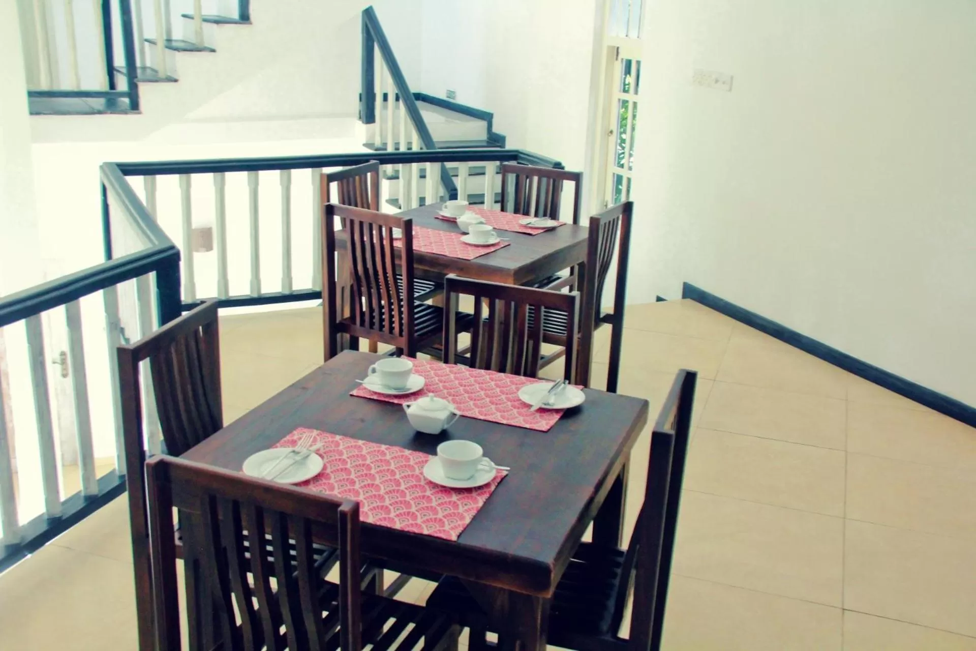 Breakfast, Restaurant/Places to Eat in Villa South