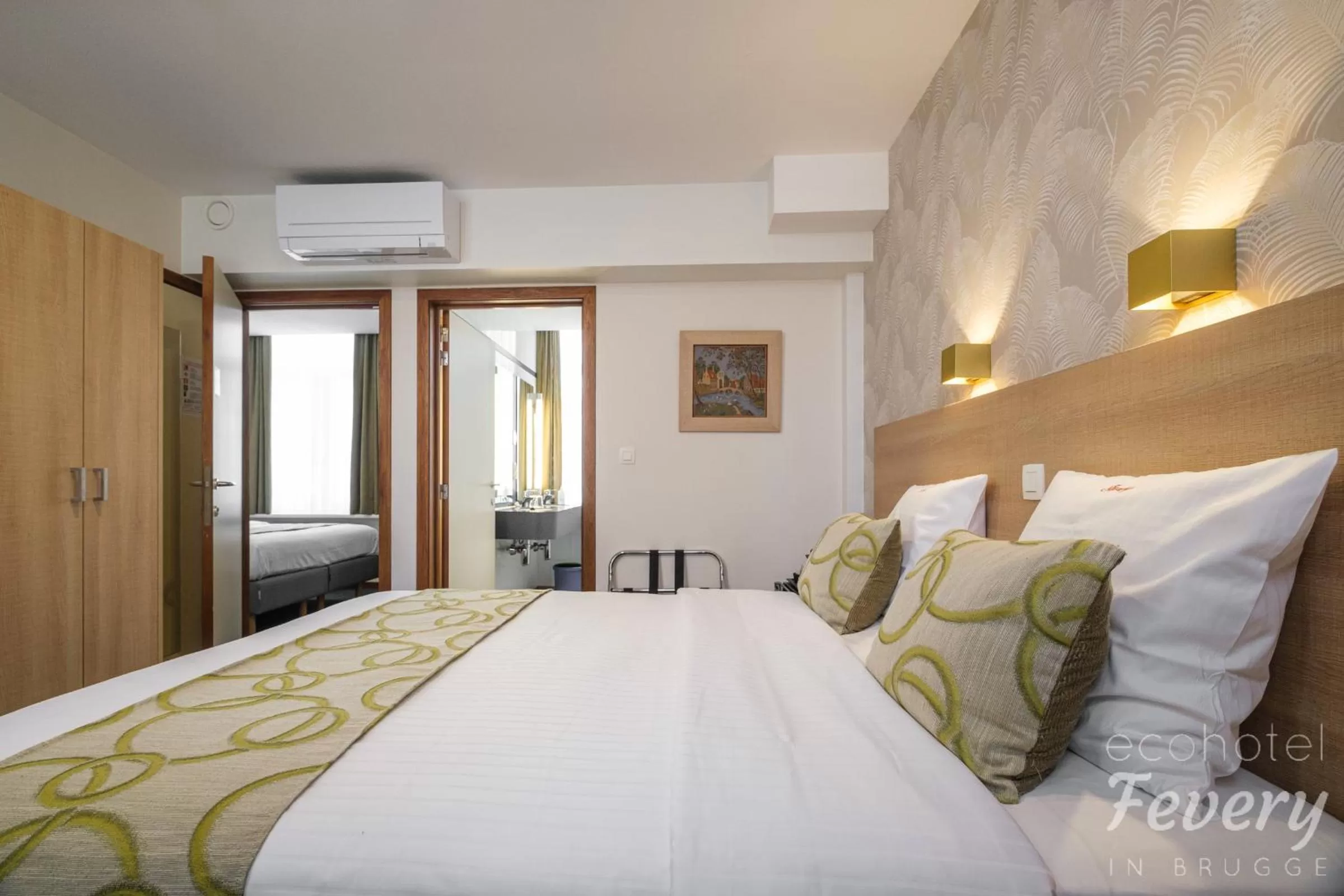 Bathroom, Bed in Hotel Fevery