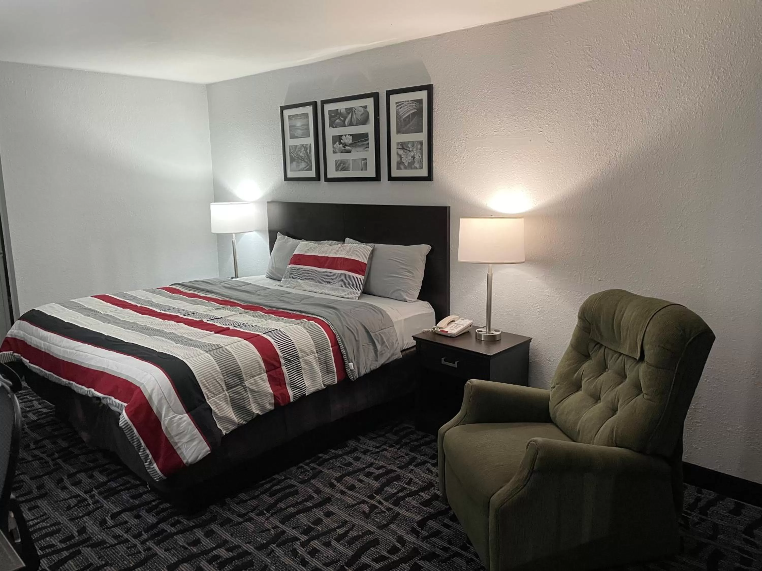 Bed in Scottish Inns Manchester