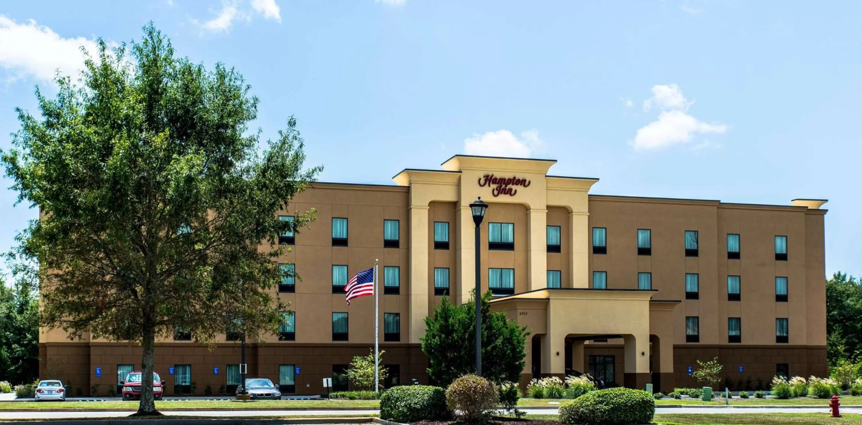 Property building in Hampton Inn Foley