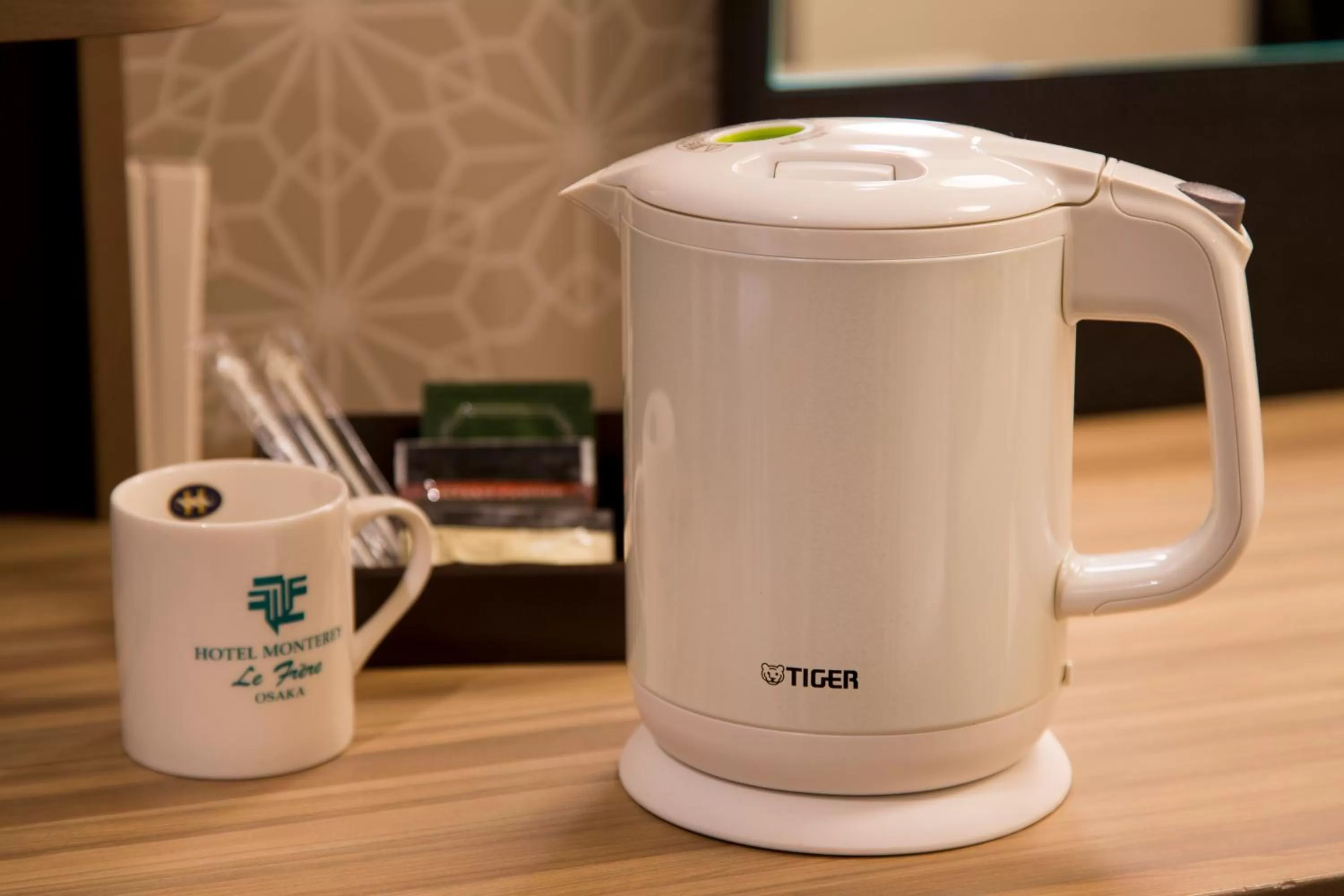 Coffee/tea facilities in Hotel Monterey Le Frere Osaka