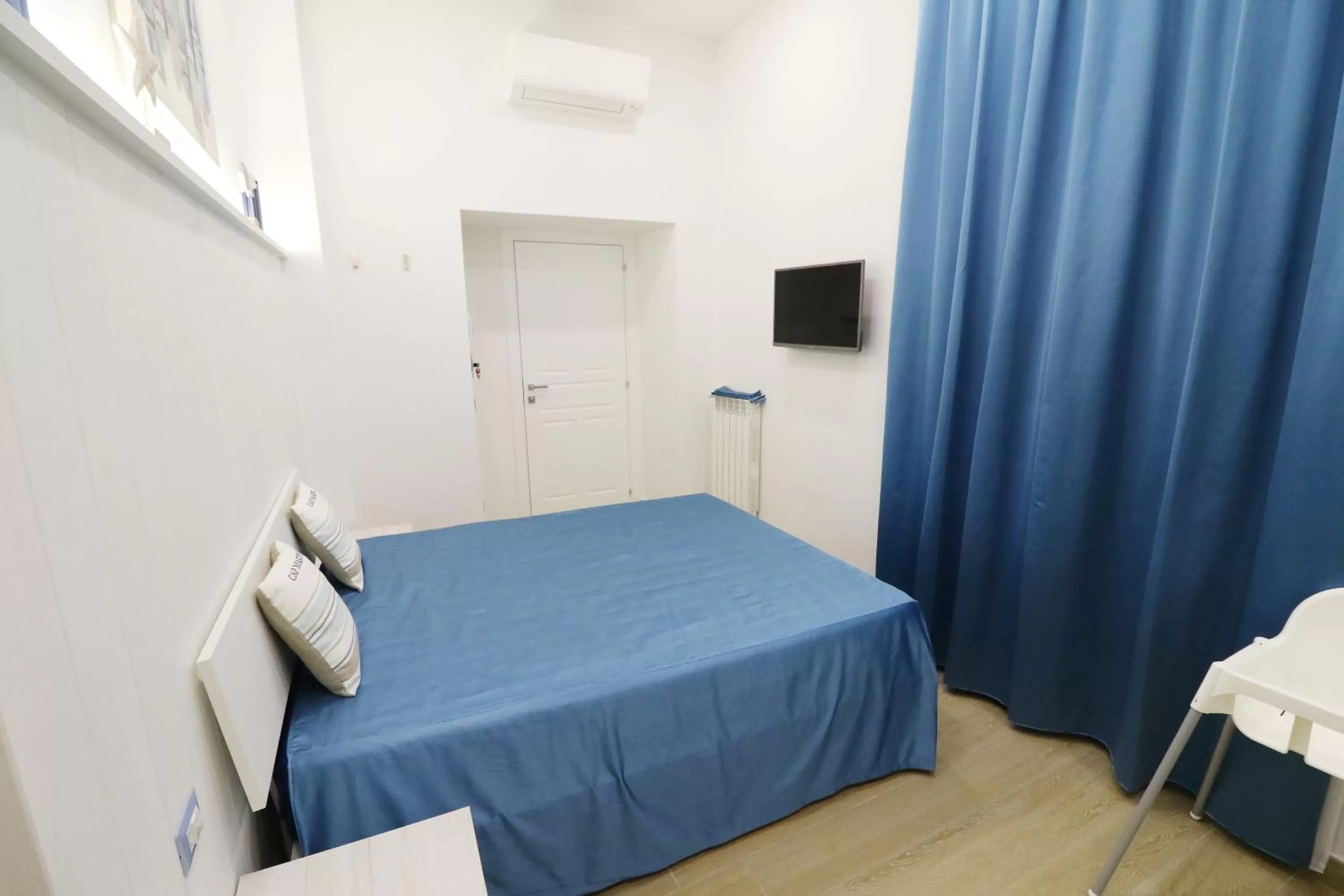 Photo of the whole room, Bed in Antica Capri