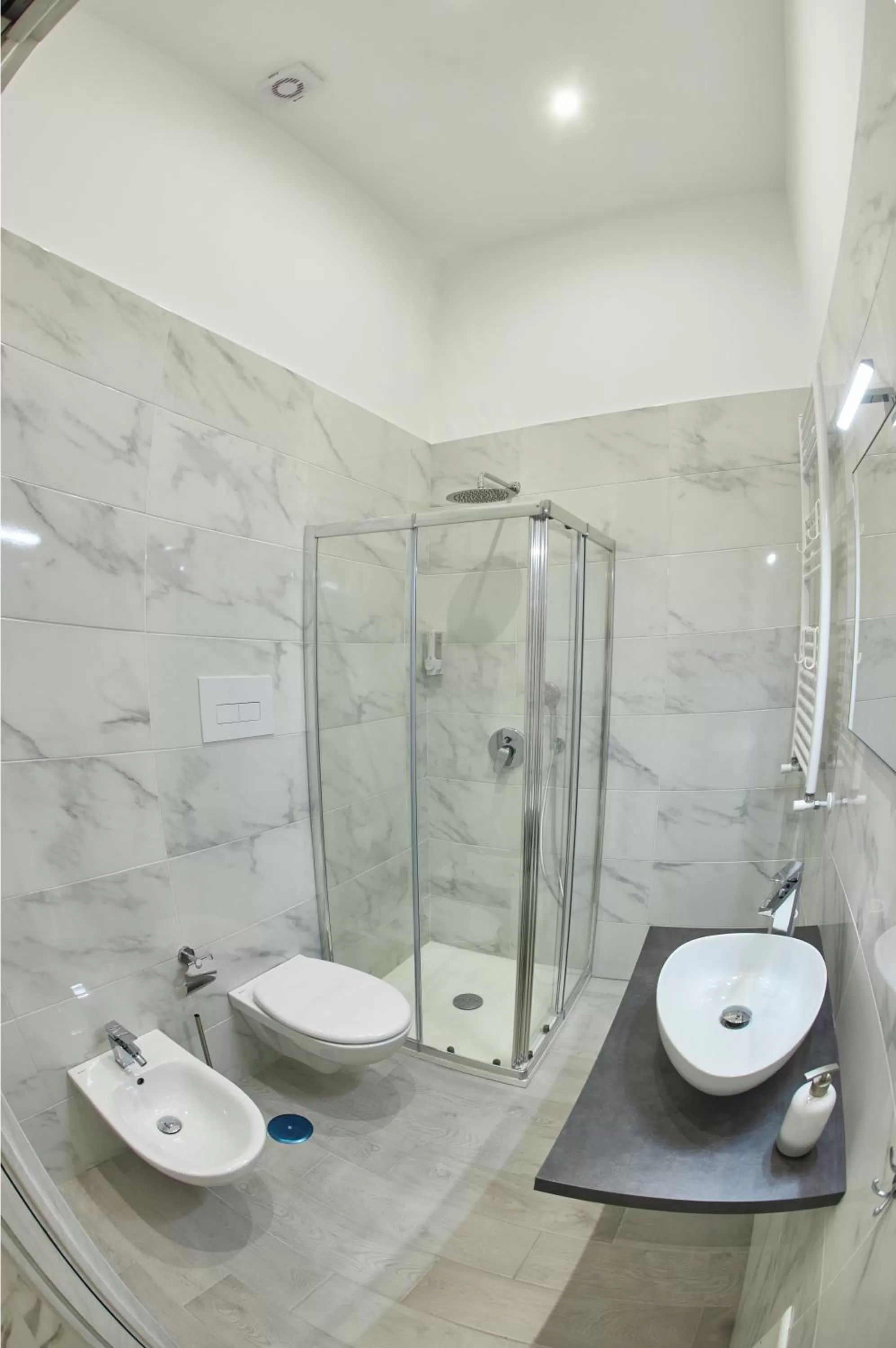 Shower, Bathroom in B&B Dint 'o core e Napule