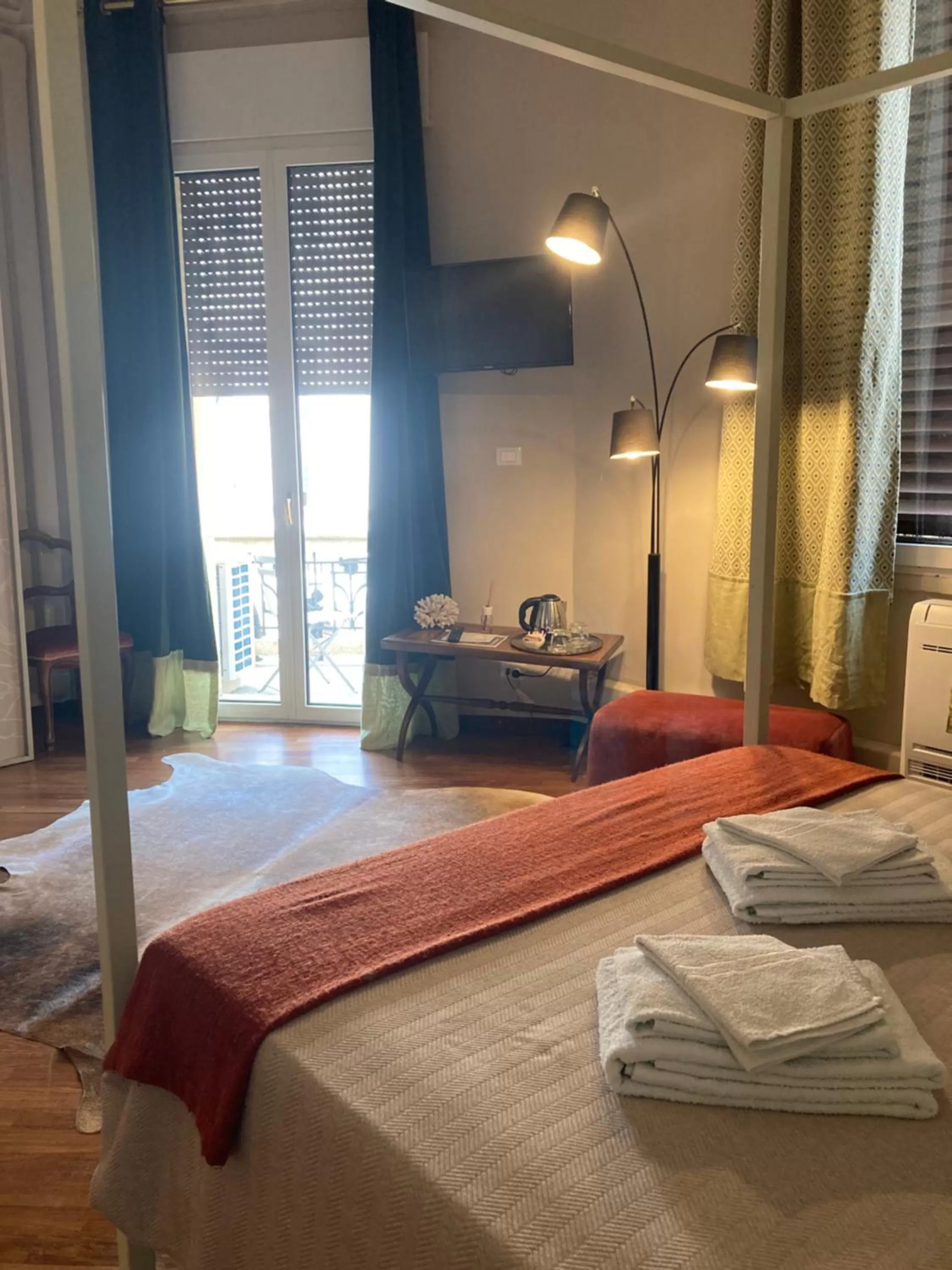 Photo of the whole room, Bed in Liberty House