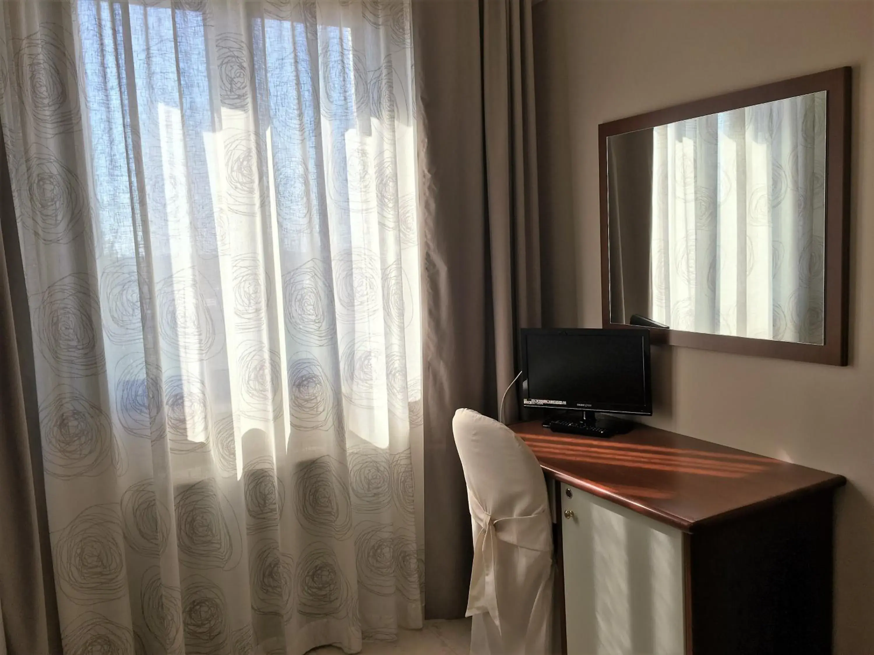Twin Room with Private Bathroom in Hotel Euro Twin Room with Private Bathroom in Hotel Euro