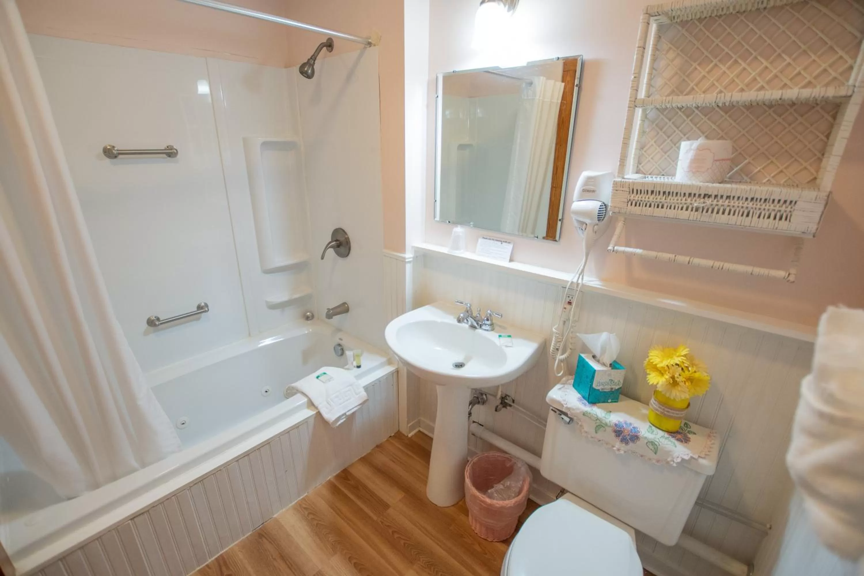 Shower in Terrace Inn and 1911 Restaurant