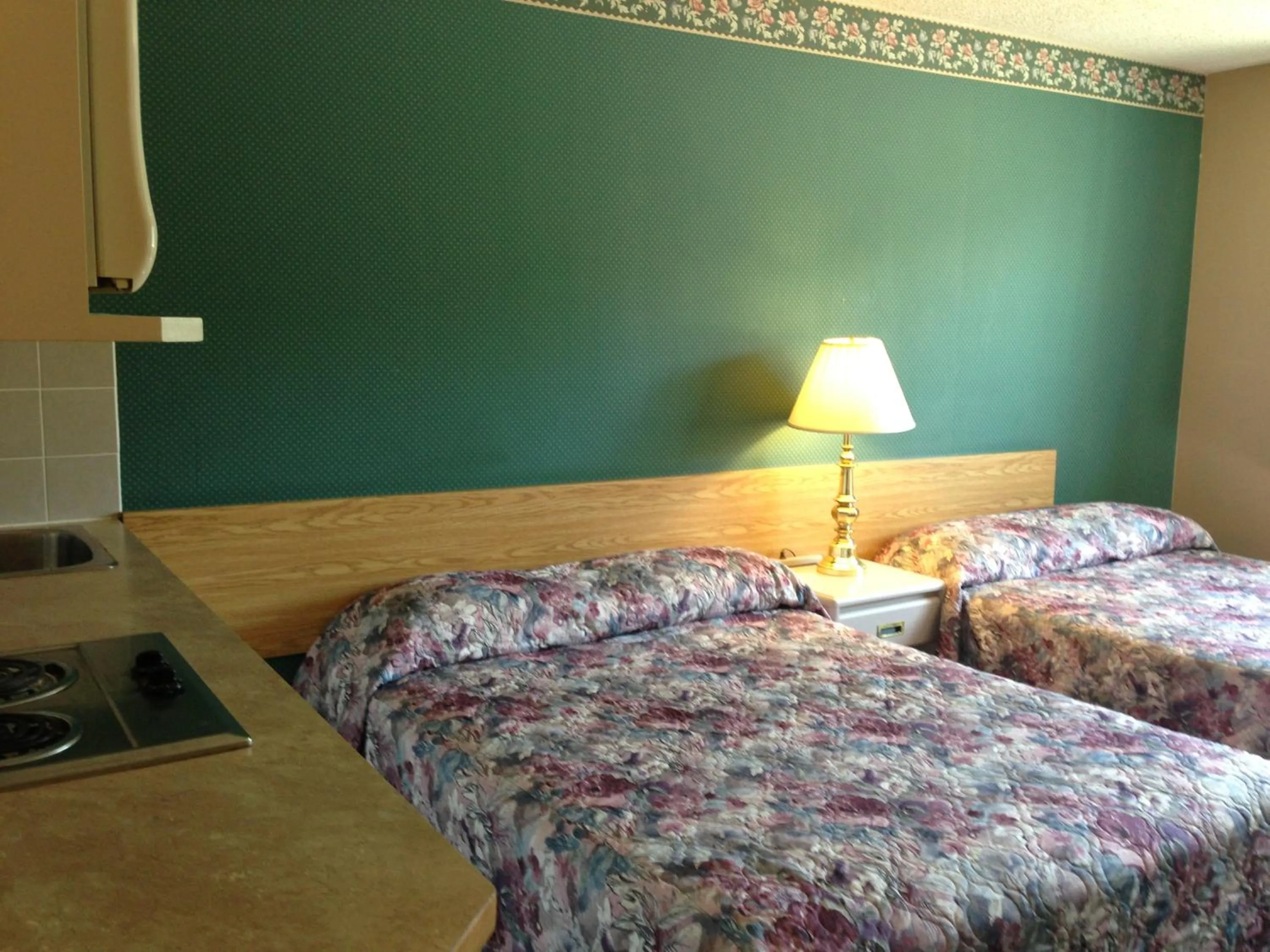 Bedroom, Bed in Sundre Motor Inn