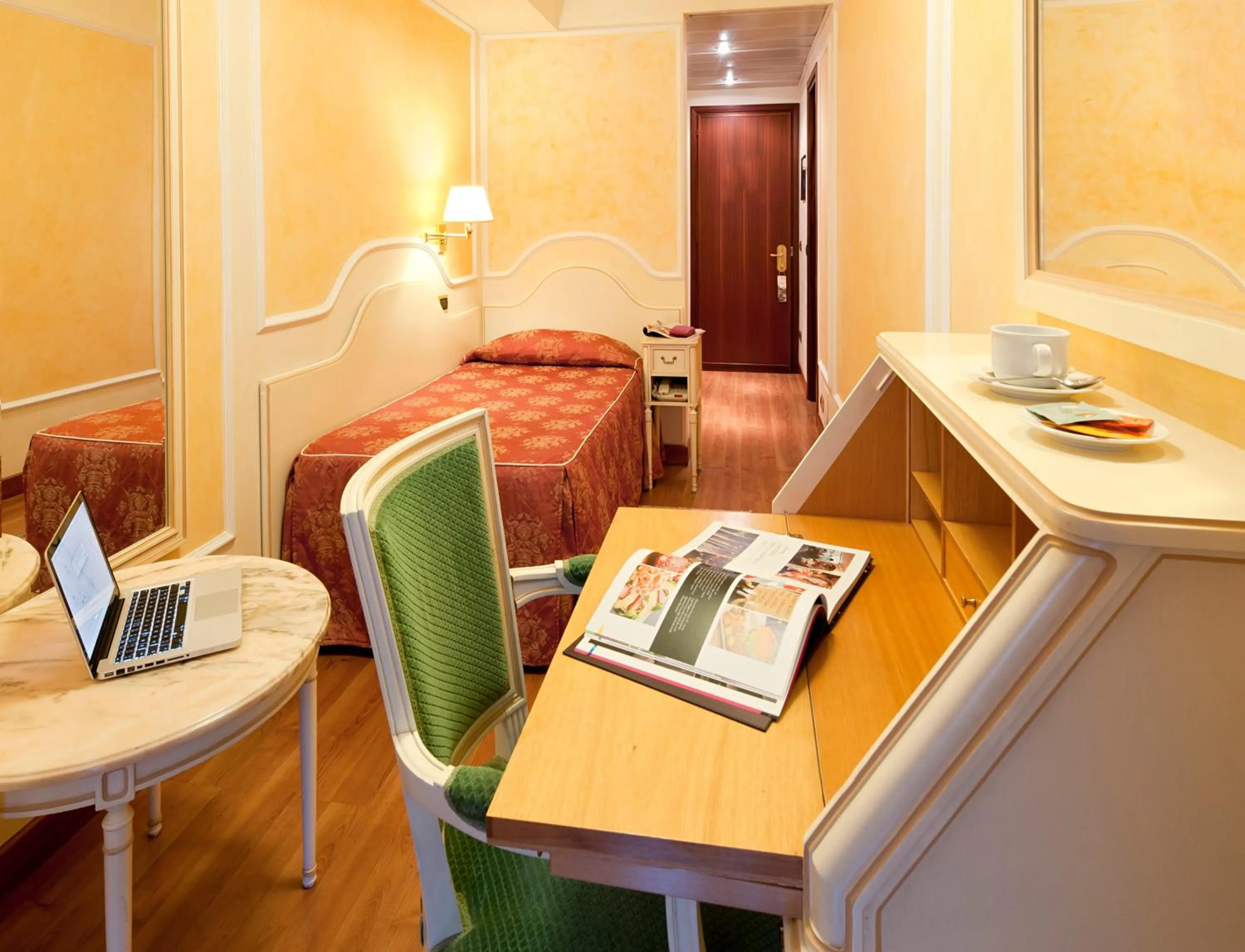 Photo of the whole room, Bed in Grand Hotel Dino