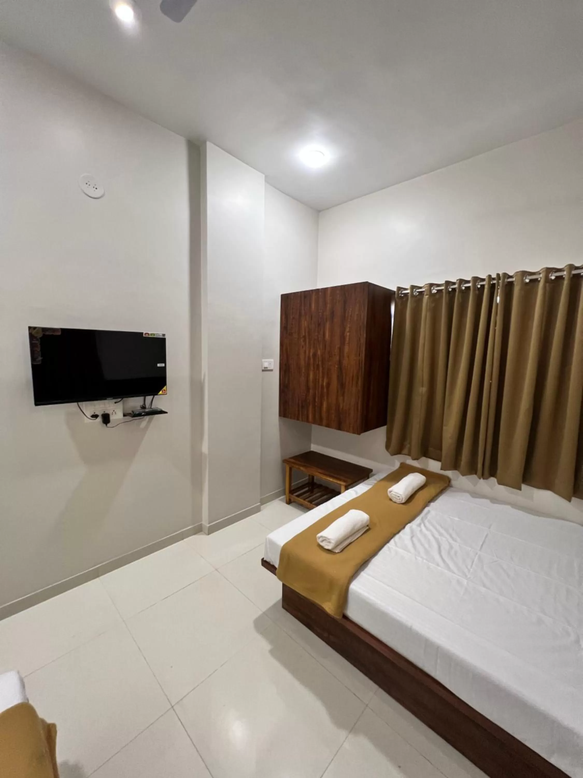 Quad Room Non AC in Darshan Executive