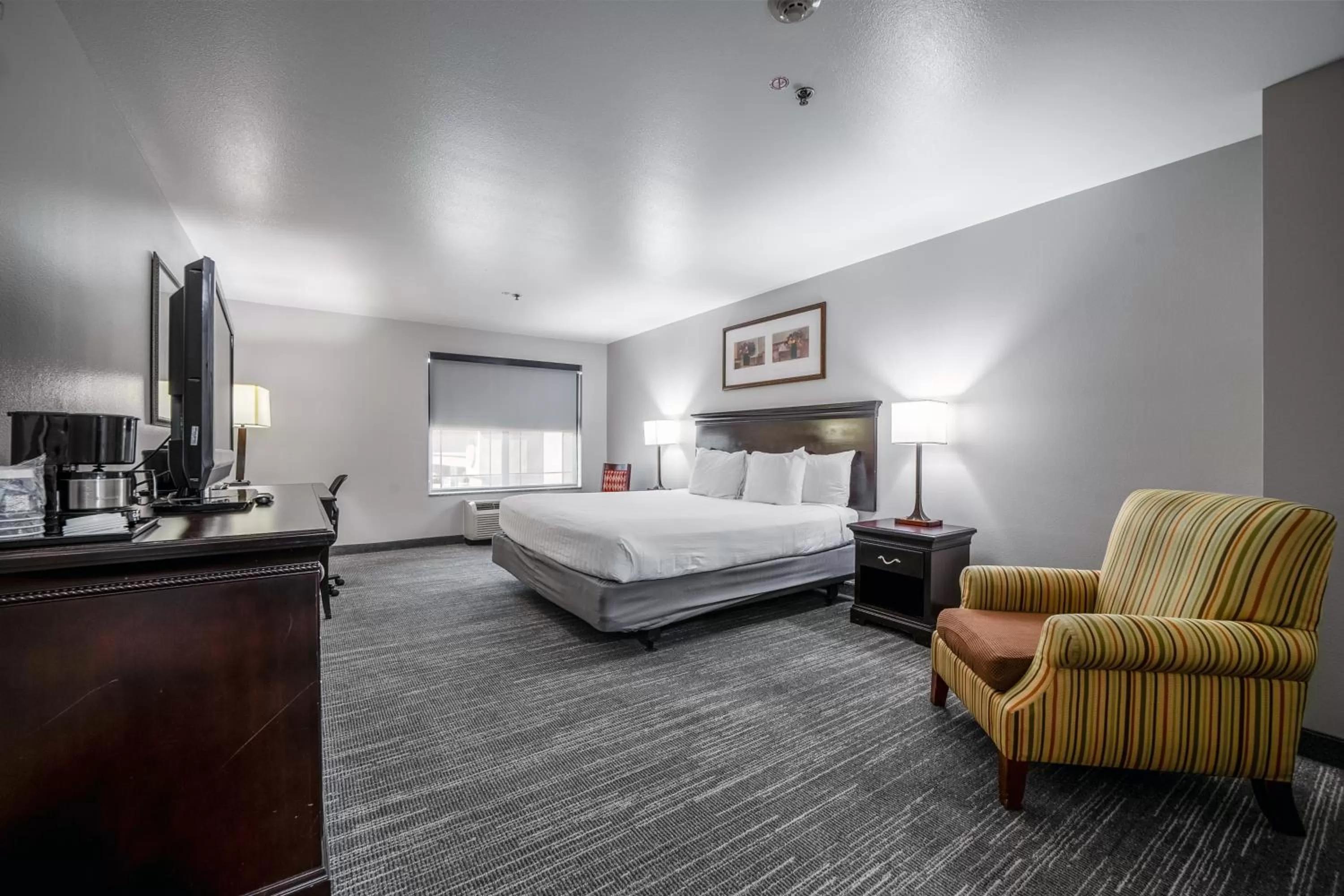 Bedroom, Bed in Country Inn & Suites by Radisson, Ontario at Ontario Mills, CA