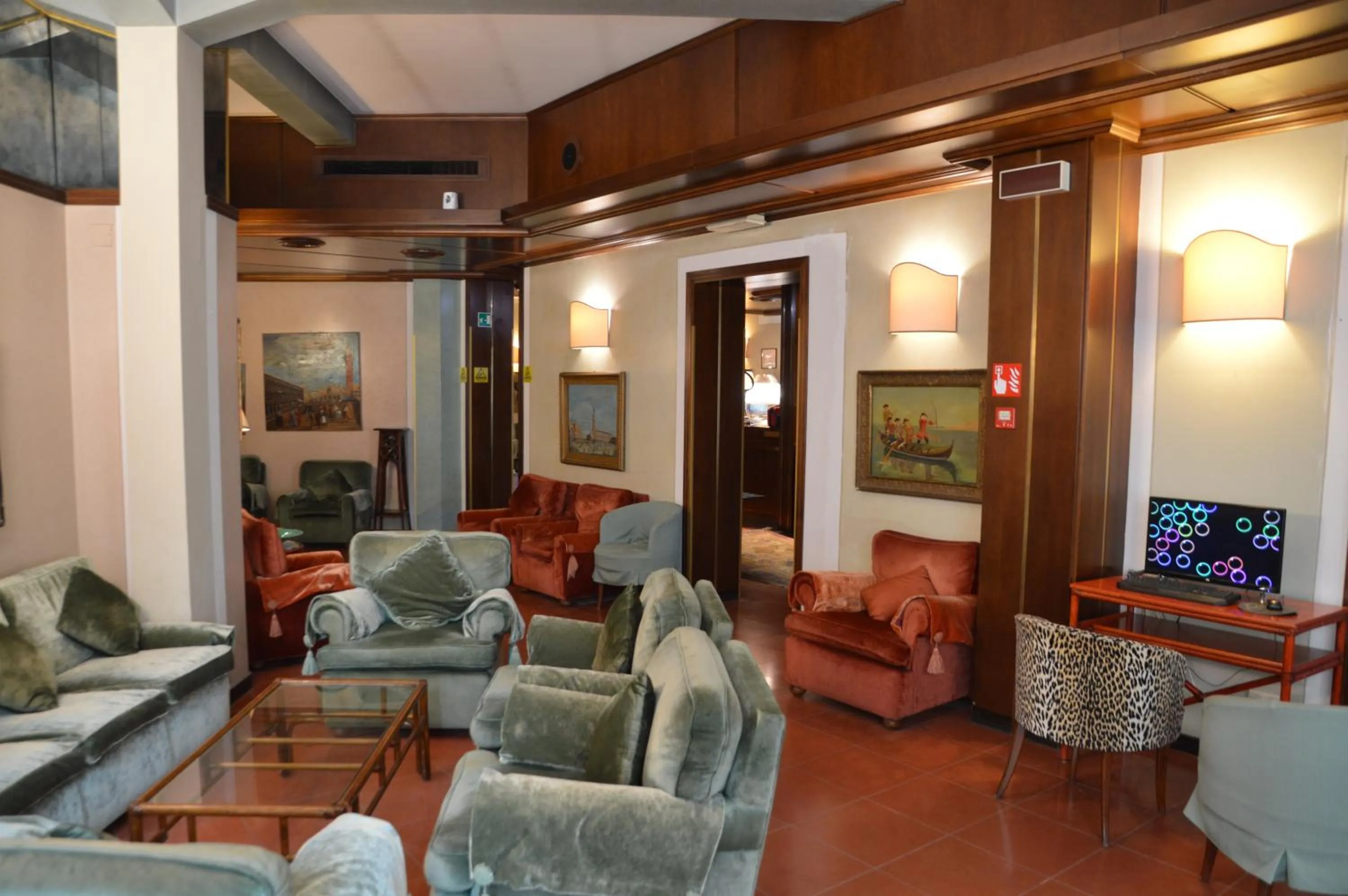 Lounge or bar in Hotel Le Boulevard