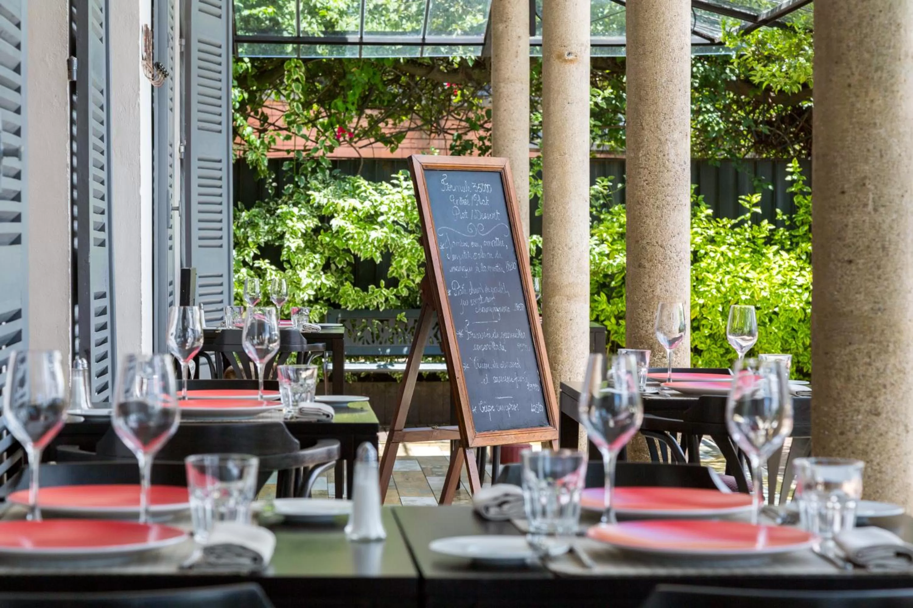 Restaurant/Places to Eat in The Citizen