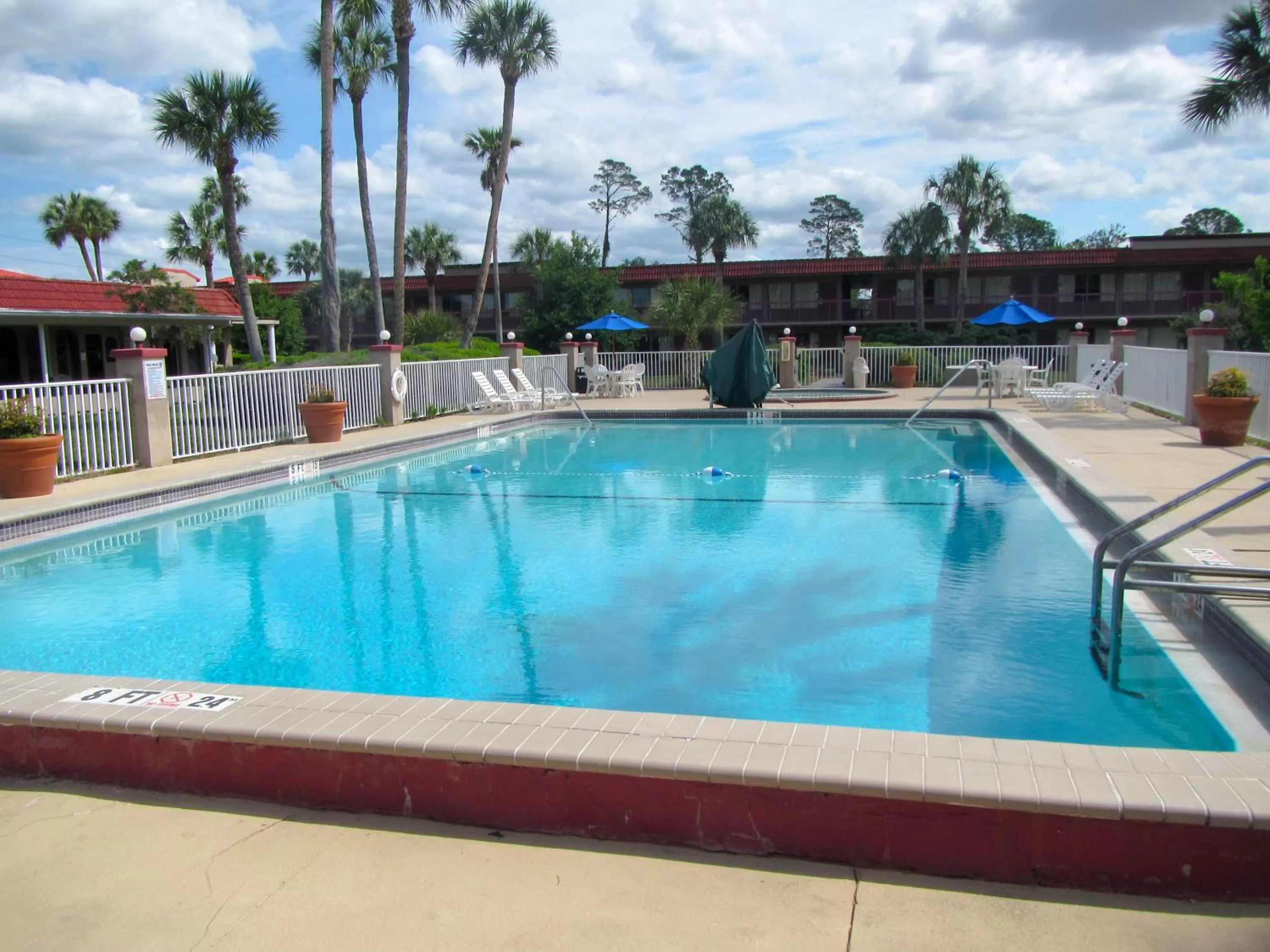 Swimming pool in Motel 6-Spring Hill, FL - Weeki Wachee