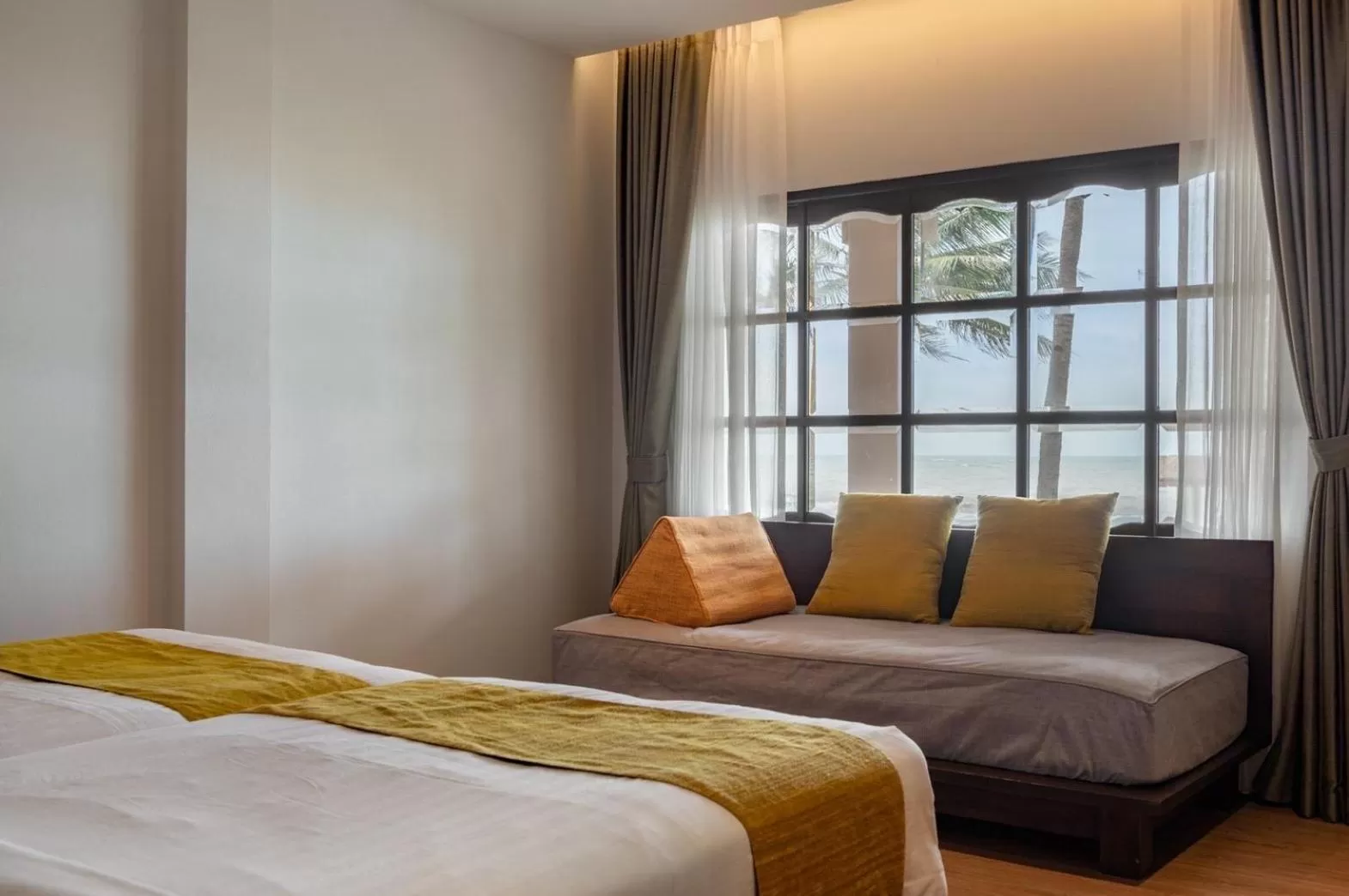 Seating area, Bed in Ban Saithong Beach Resort