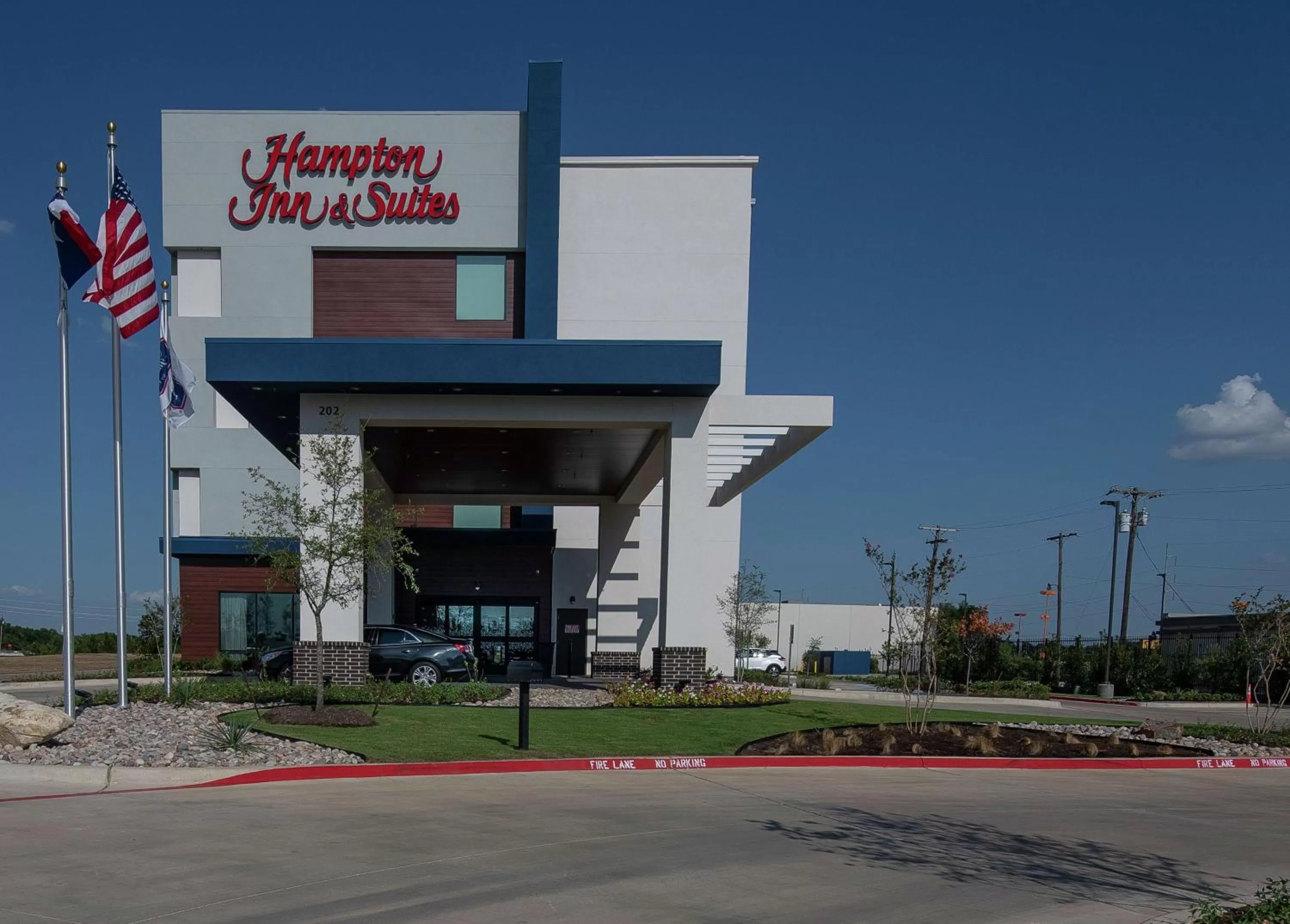 Property building in Hampton Inn & Suites Duncanville Dallas, Tx
