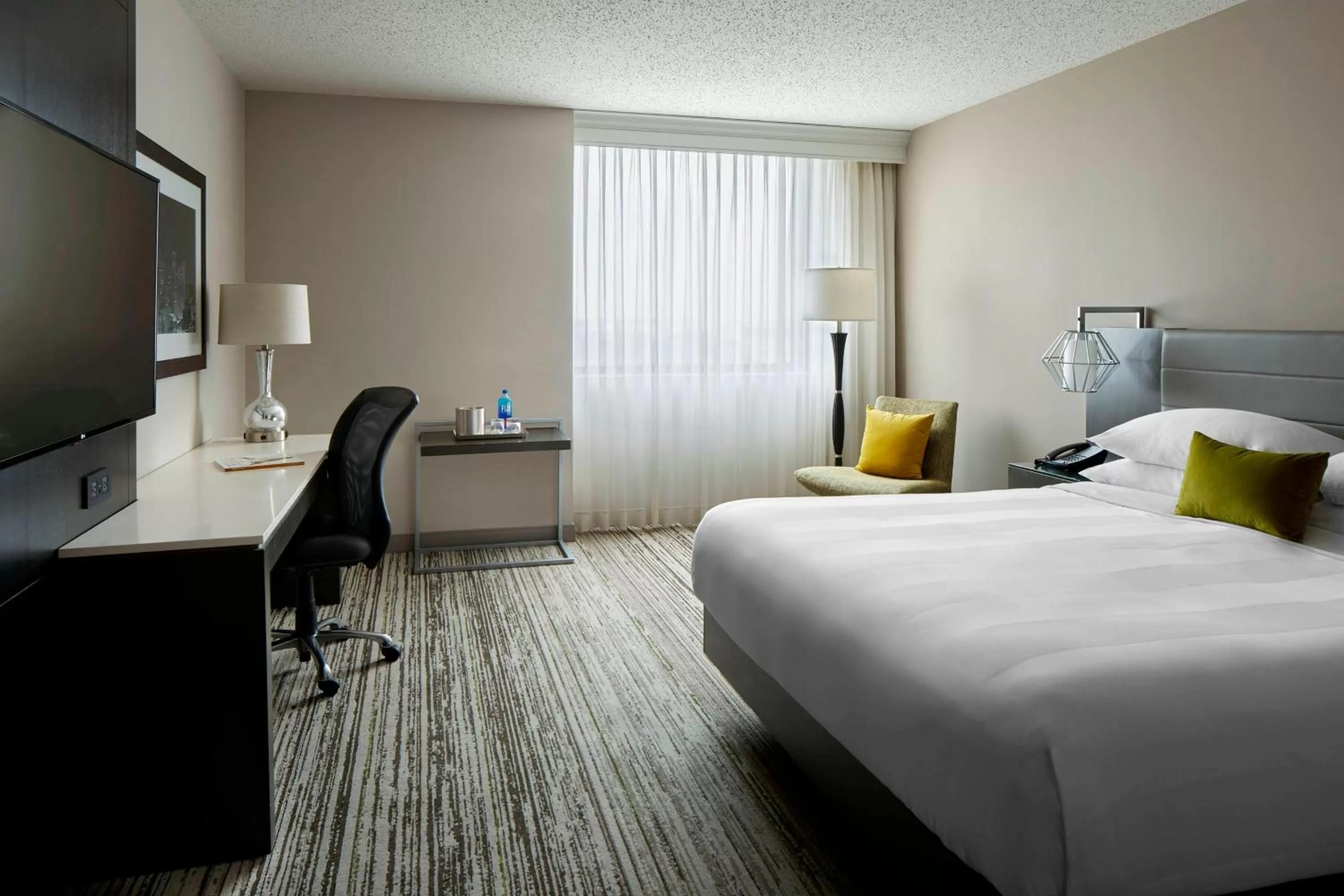 Bedroom, Bed in Marriott DFW Airport South