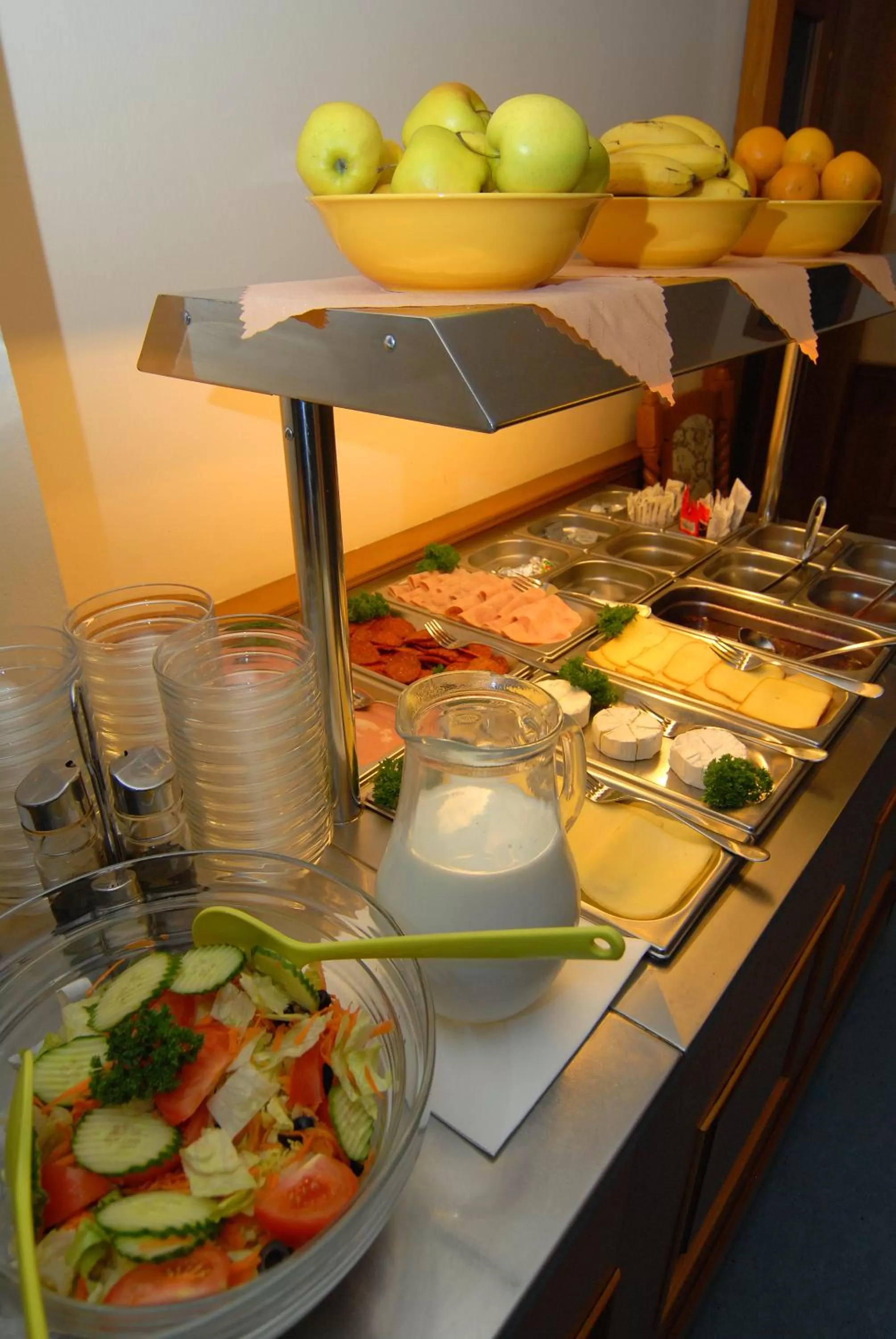 Restaurant/places to eat in Hotel Opera