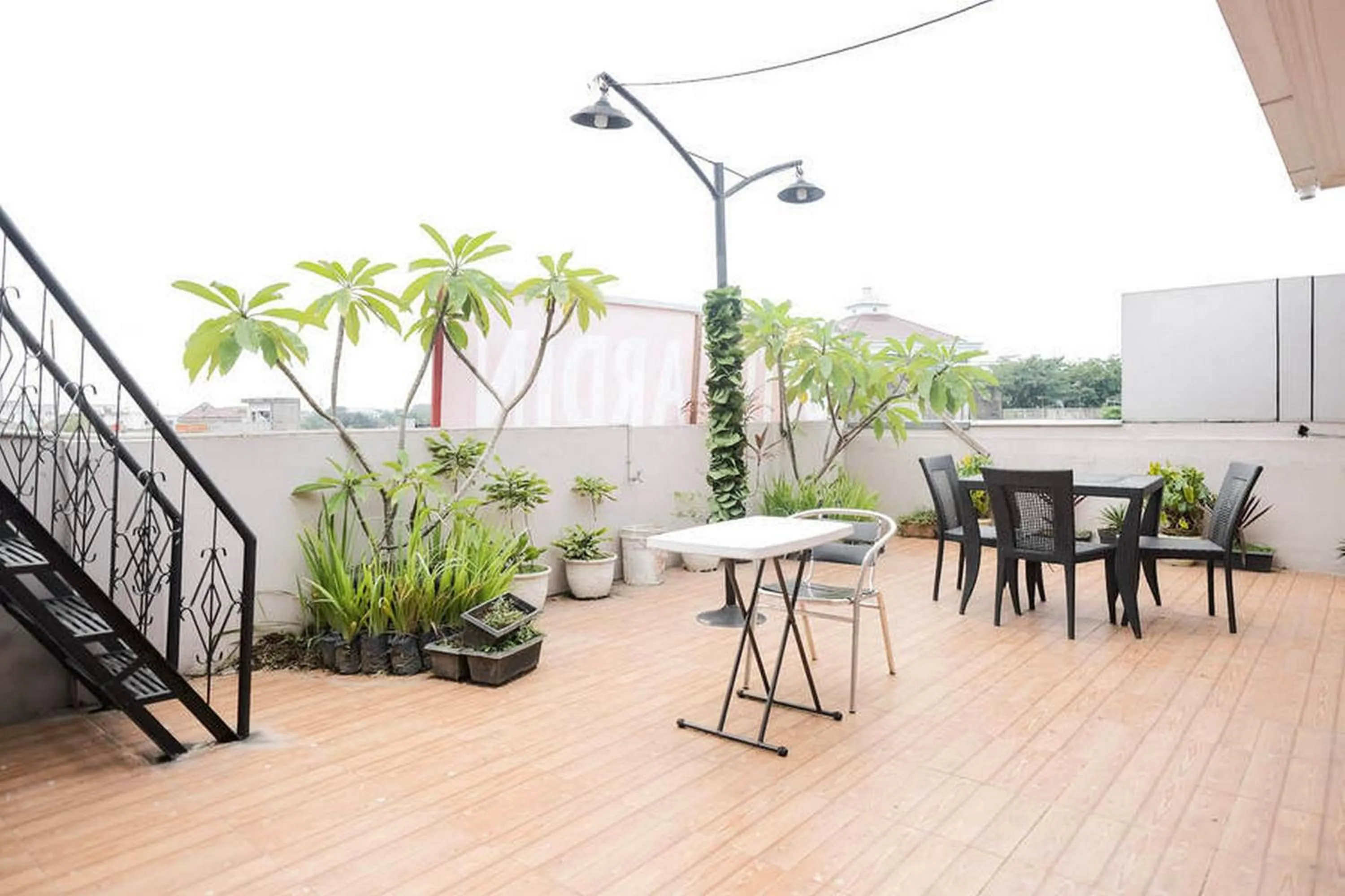 RedDoorz Plus @ Simpang USU Medan