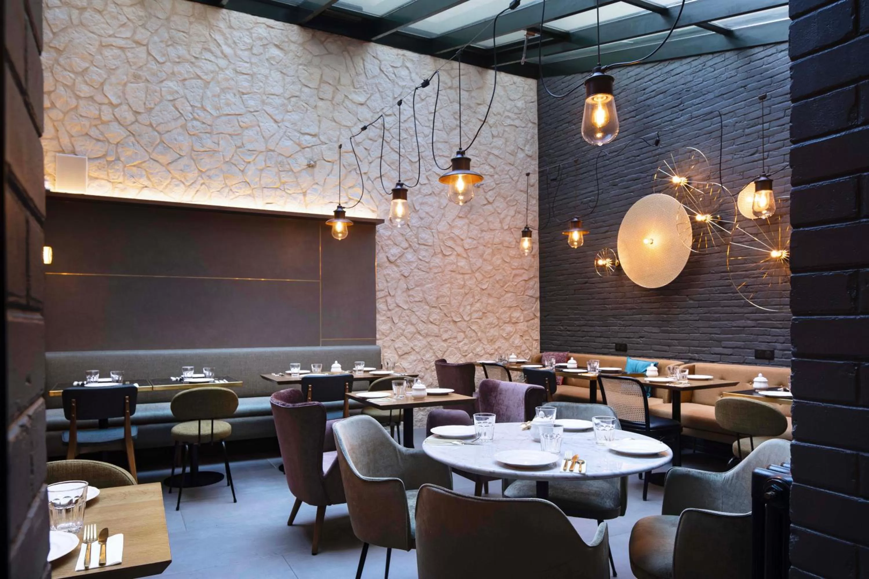 Restaurant/places to eat in Maison 46
