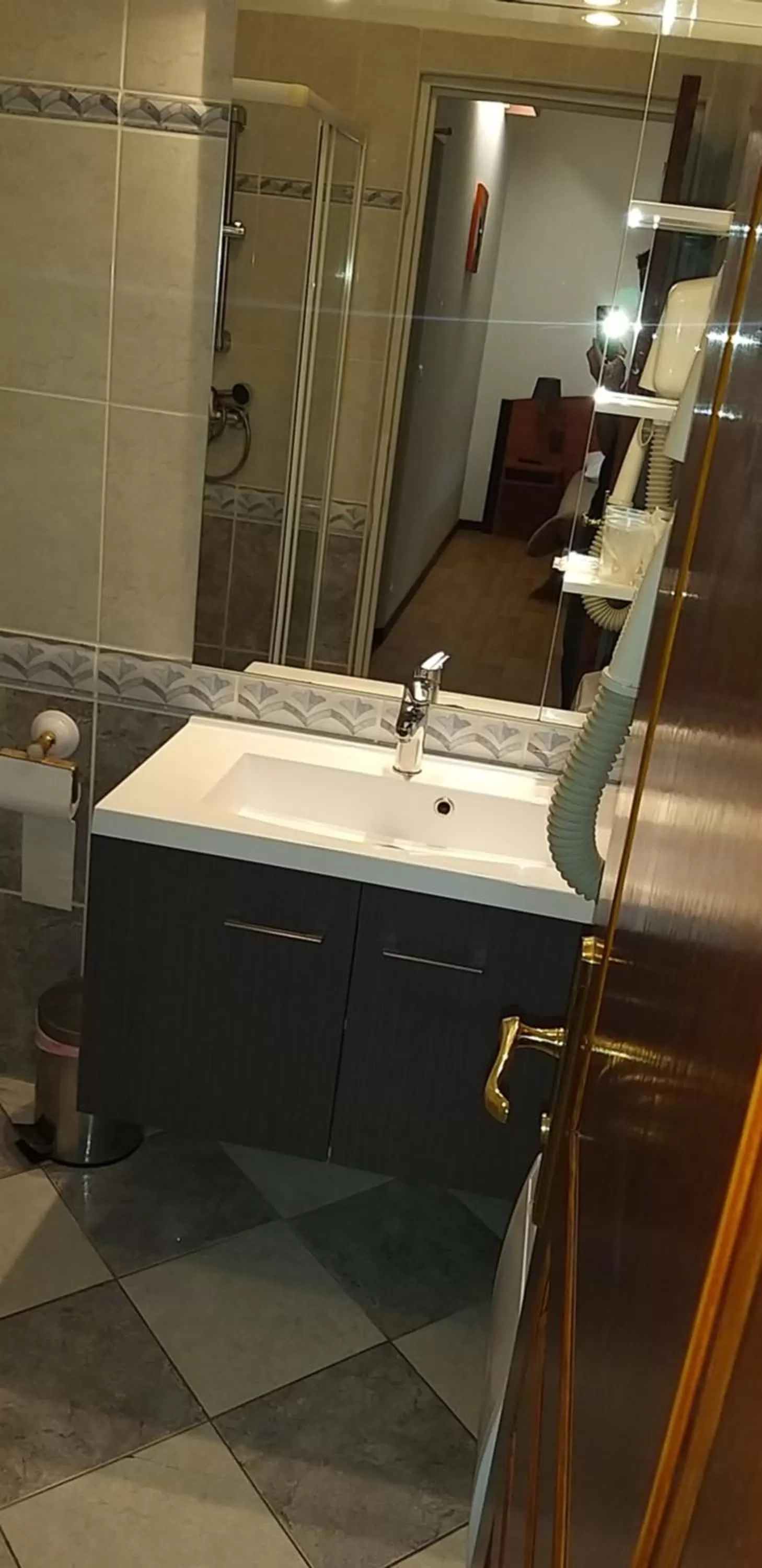 Bathroom in Hôtel Castel d'Olmes