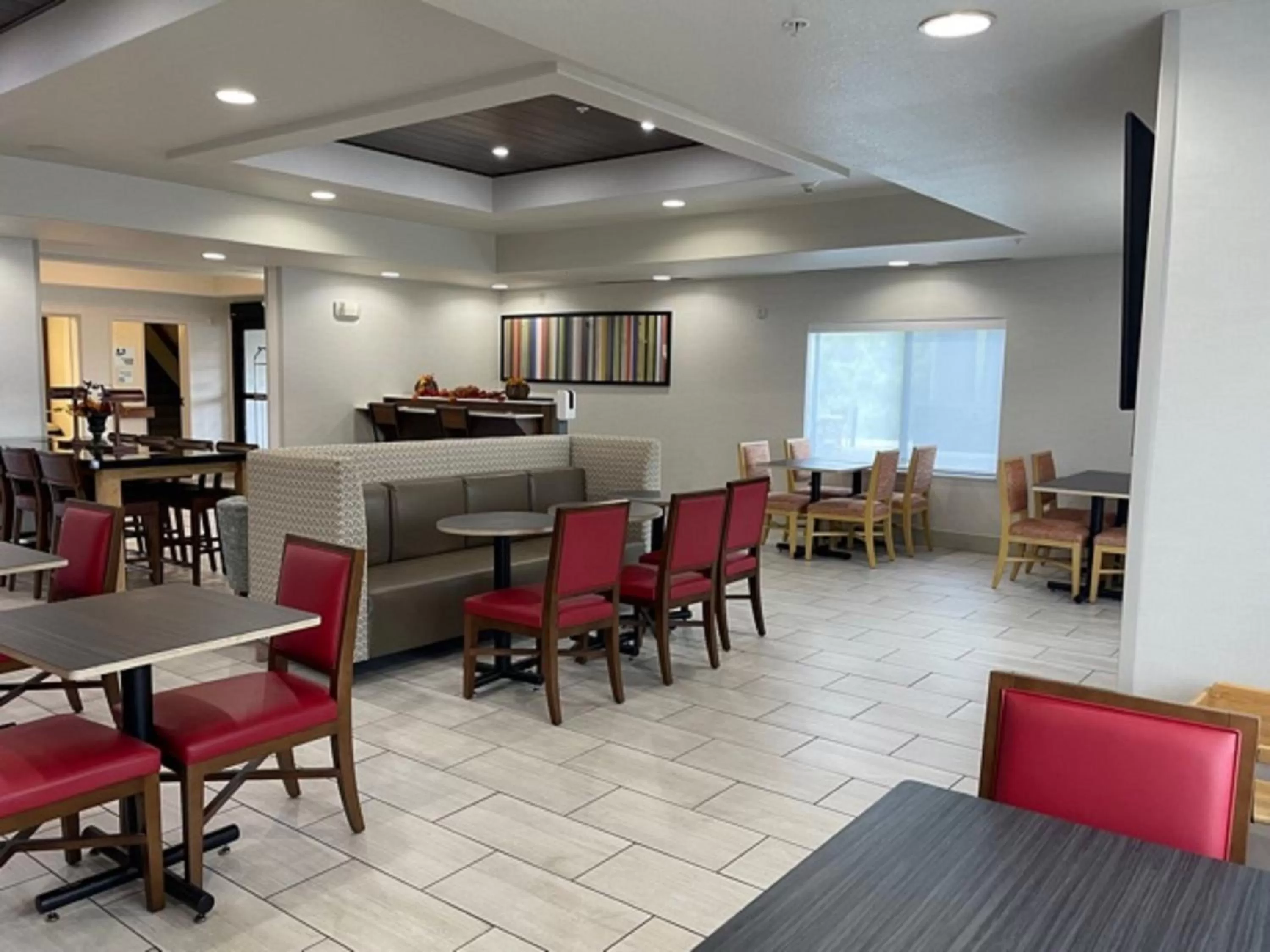 Restaurant/places to eat in Holiday Inn Express Hotel & Suites Lewisburg by IHG