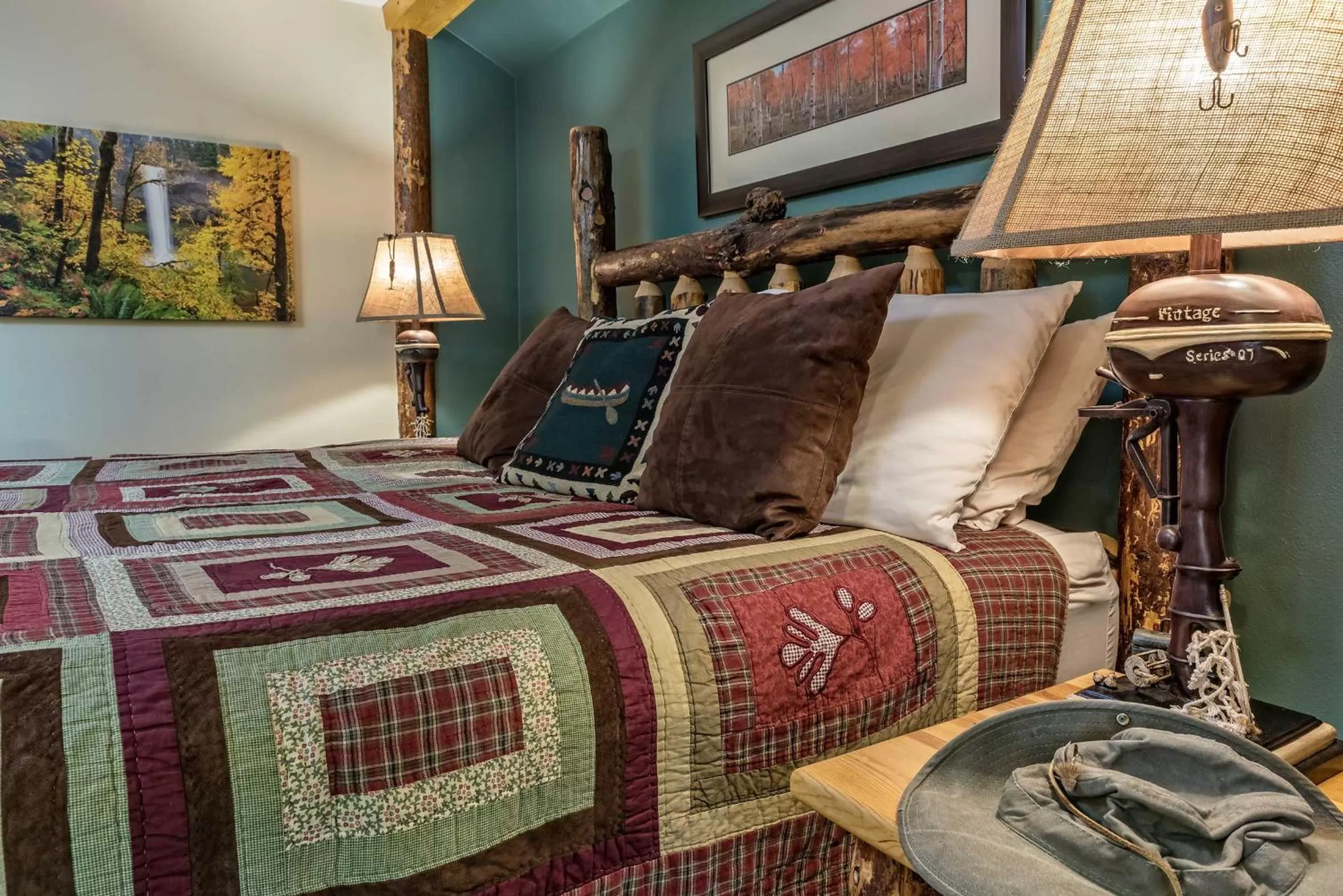 Bed in Carson Ridge Luxury Cabins