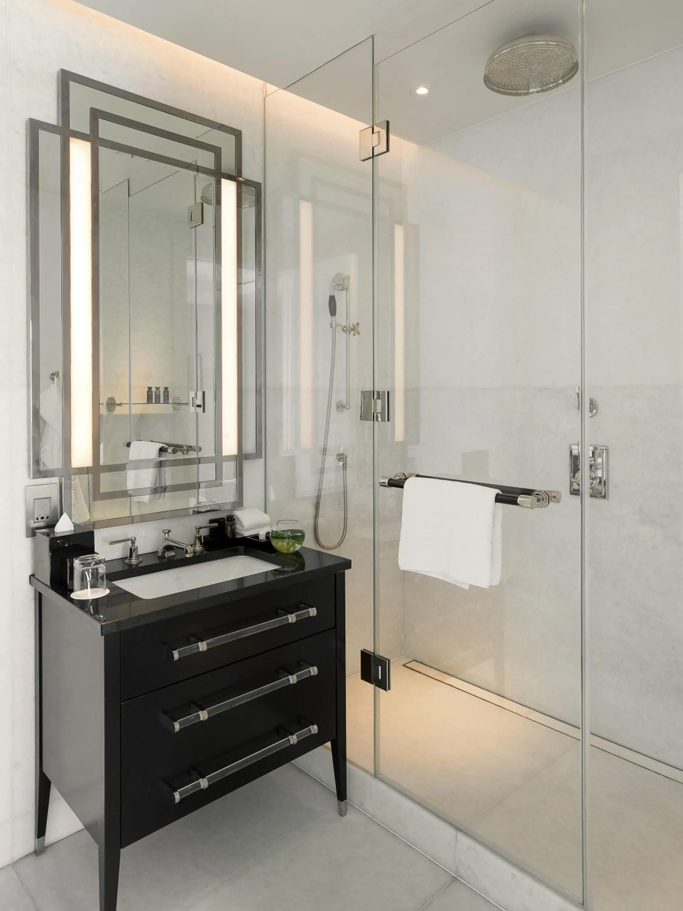 Bathroom in Four Seasons Hotel London at Tower Bridge