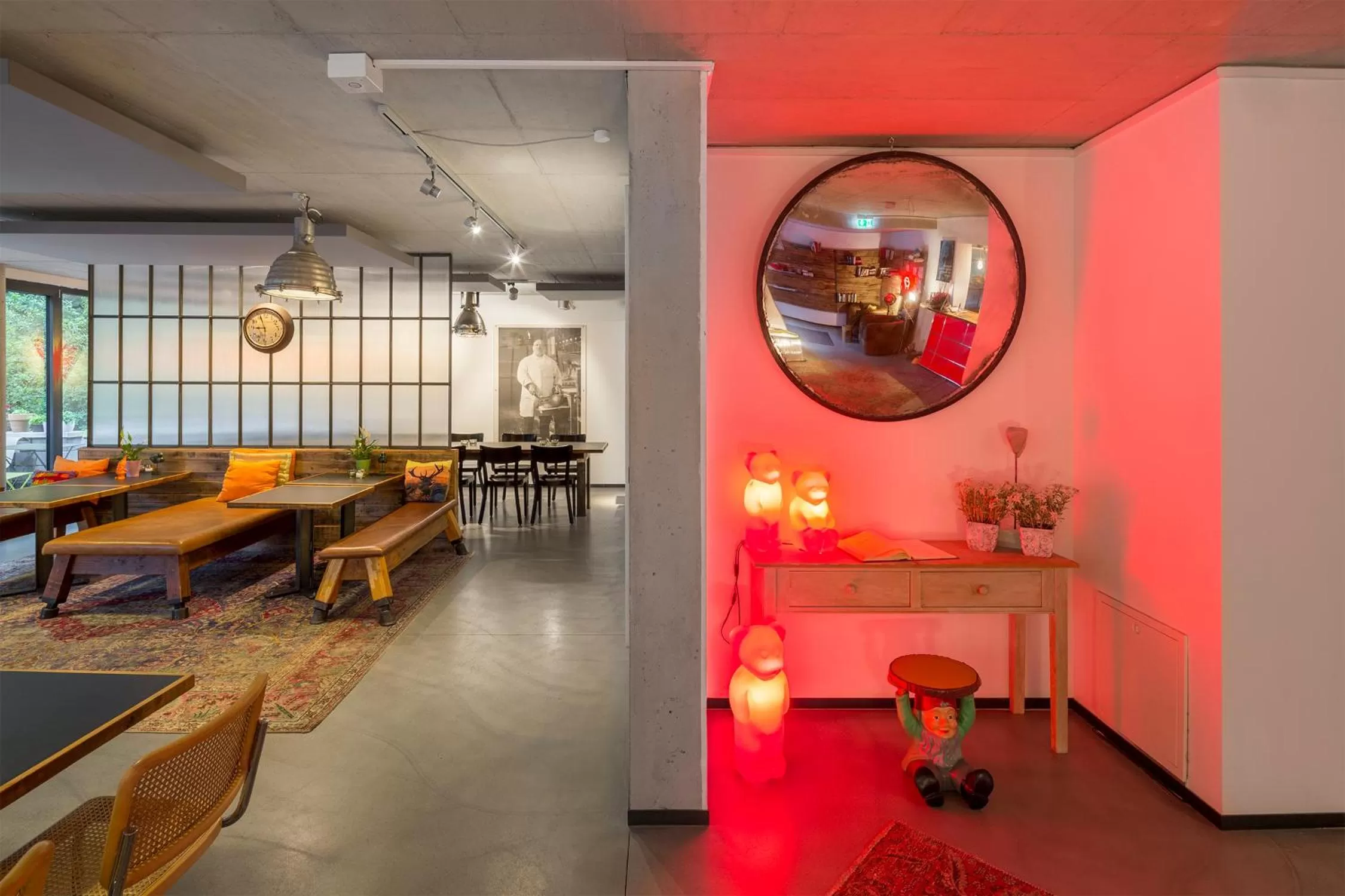 Restaurant/places to eat in V-Hotel