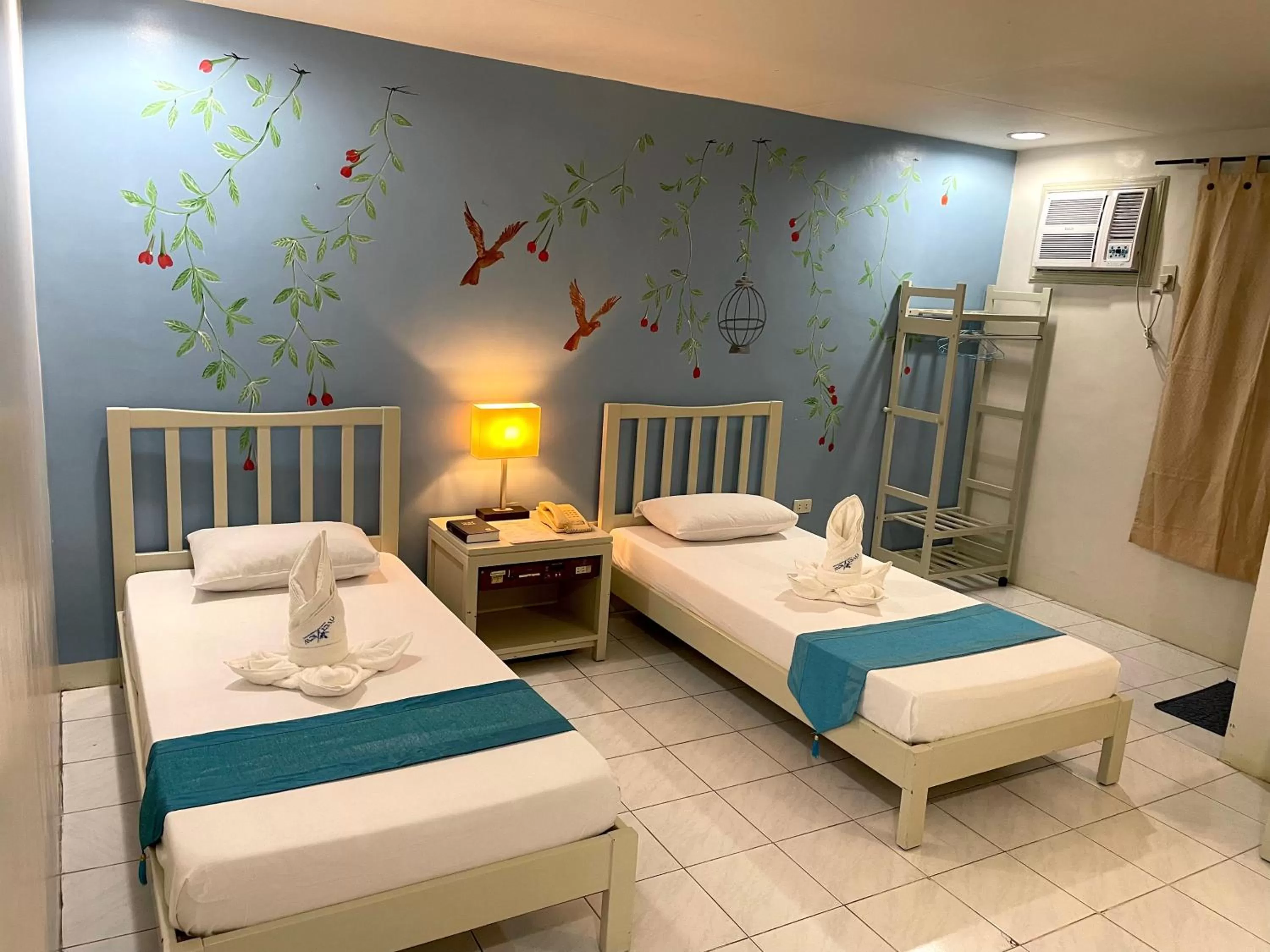 Deluxe Twin Room in Riverview Resort and Conference Center